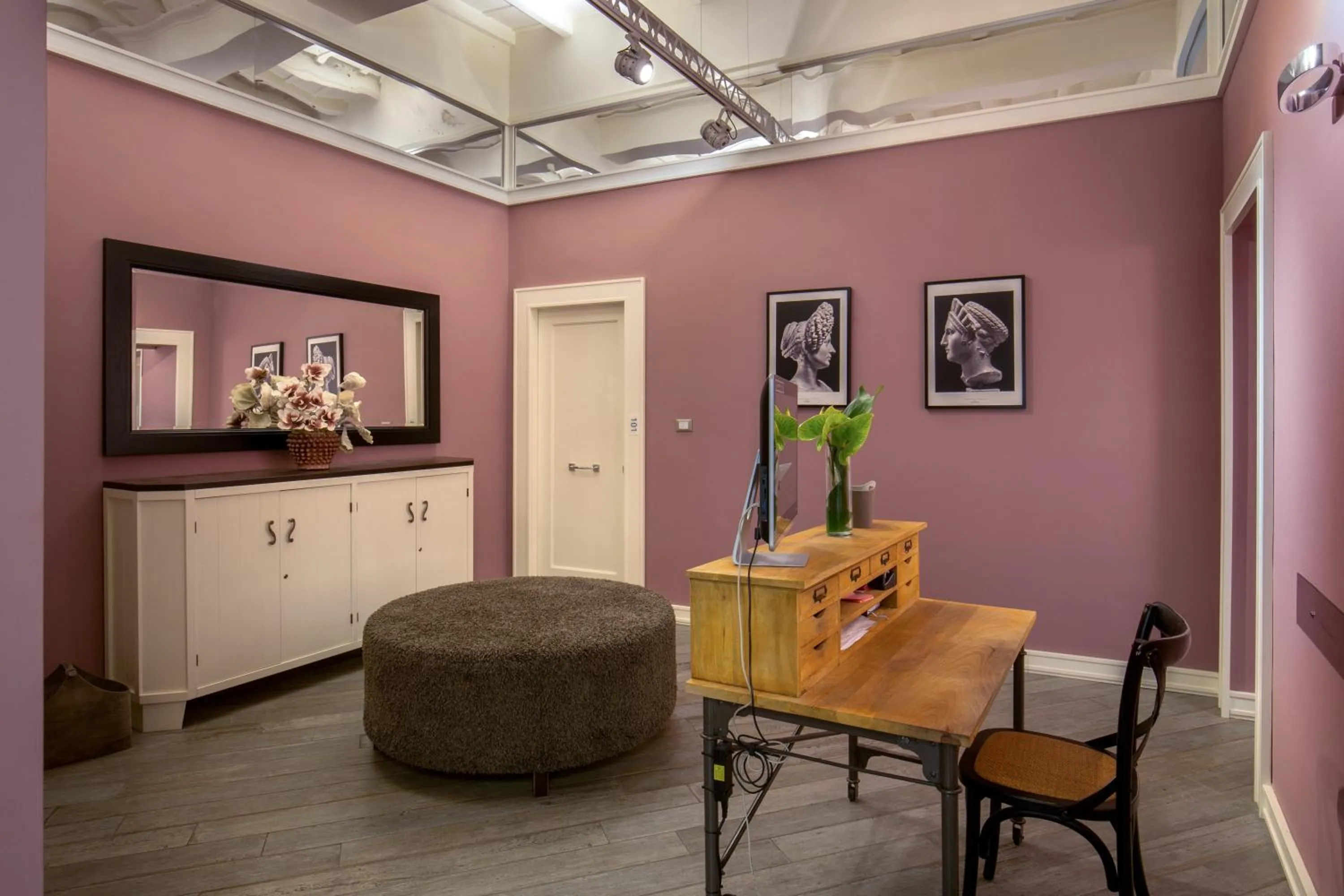 Lobby or reception in My Trevi Charming & Luxury Rooms