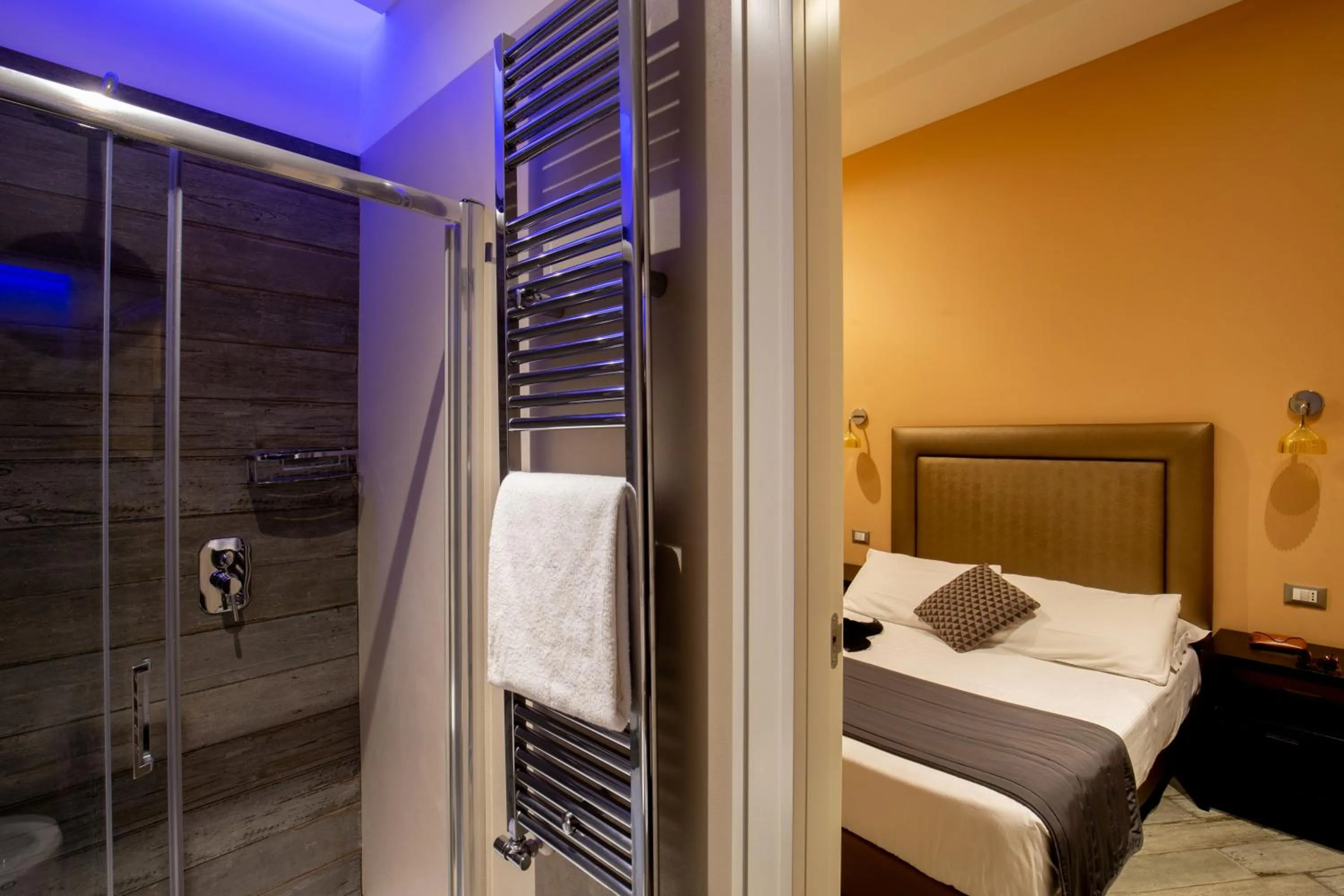 Bathroom, Bed in My Trevi Charming & Luxury Rooms