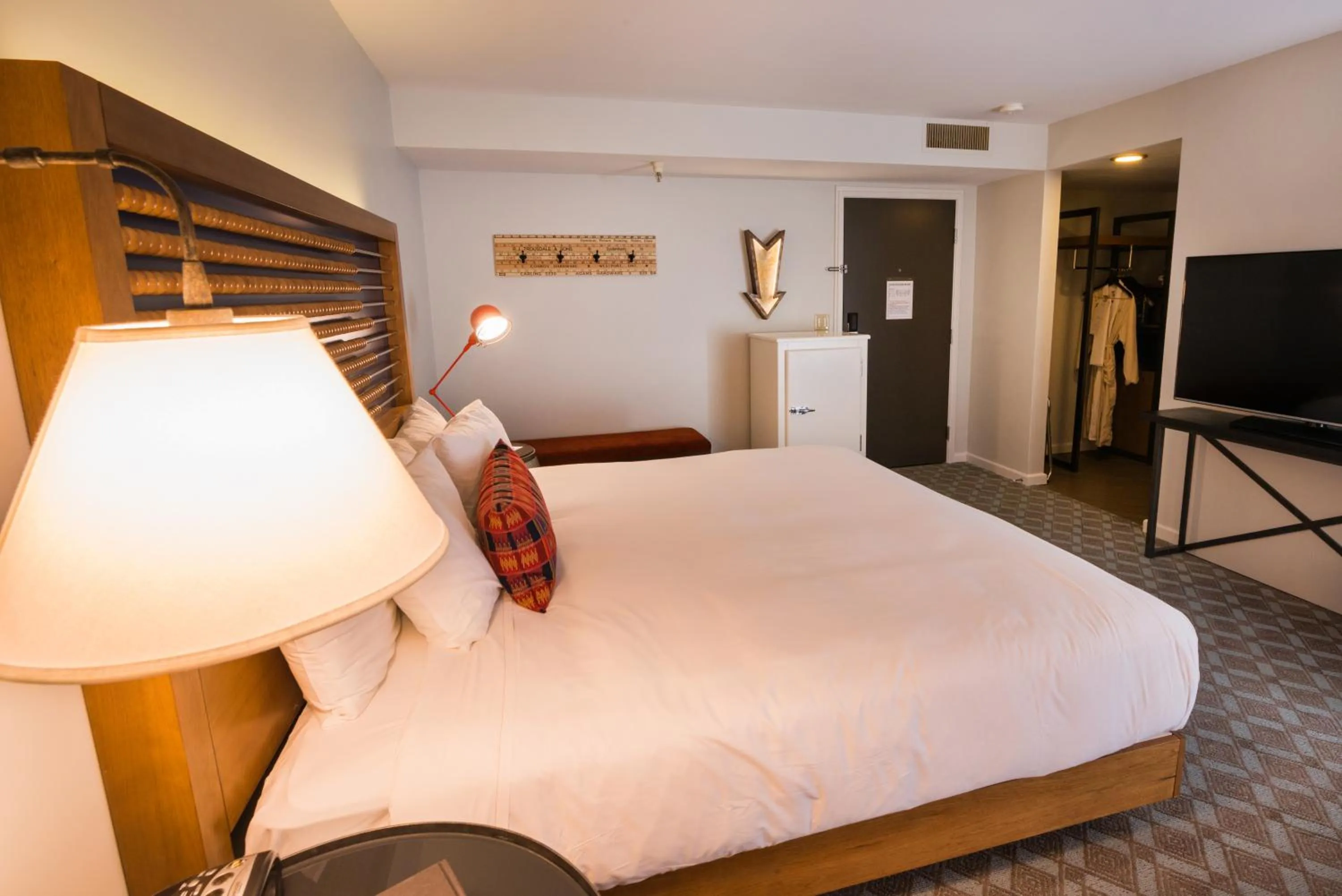 TV and multimedia, Bed in Chaminade Resort & Spa