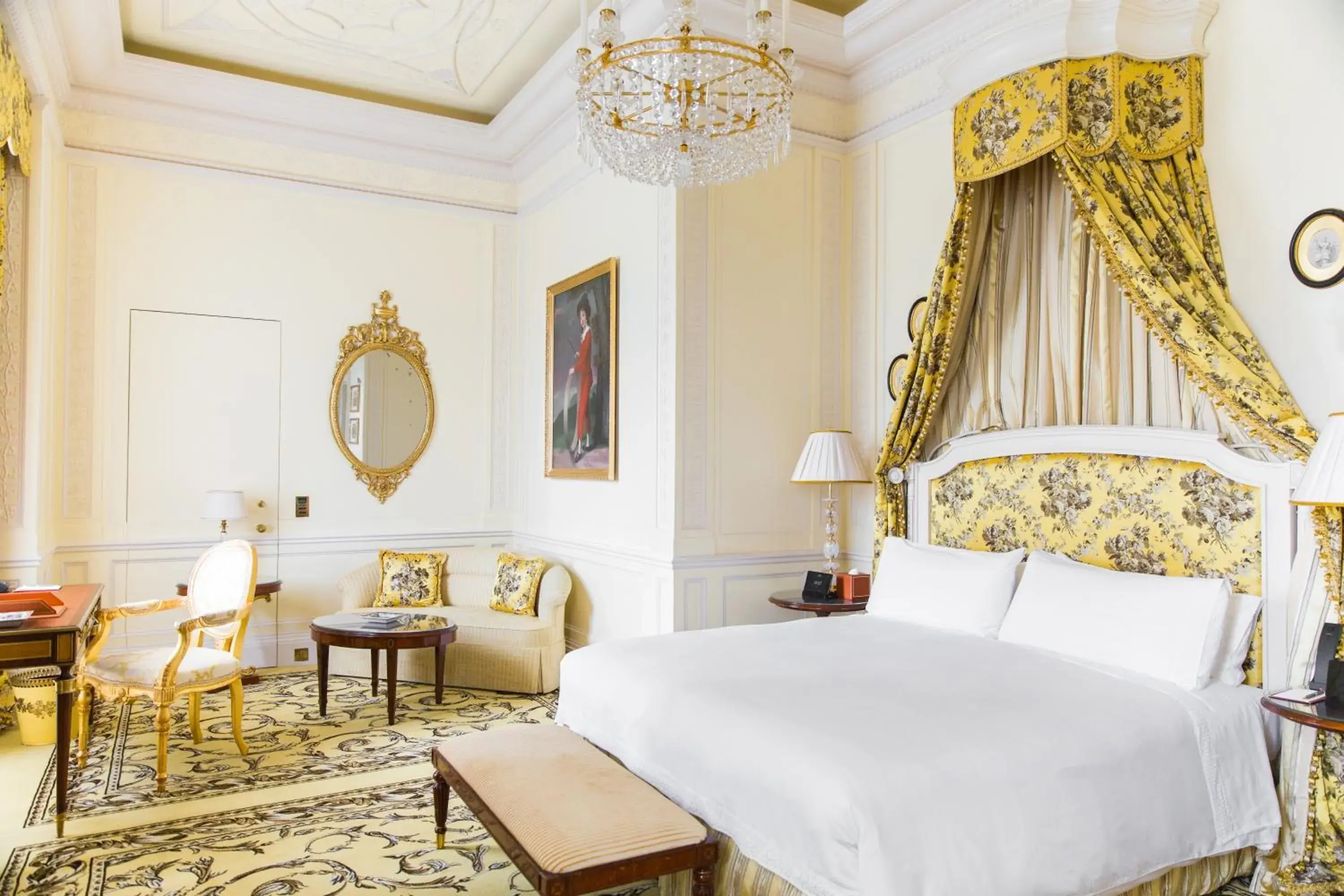 Bedroom, Bed in The Lanesborough, Oetker Hotels Bedroom, Bed in The Lanesborough, Oetker Hotels
