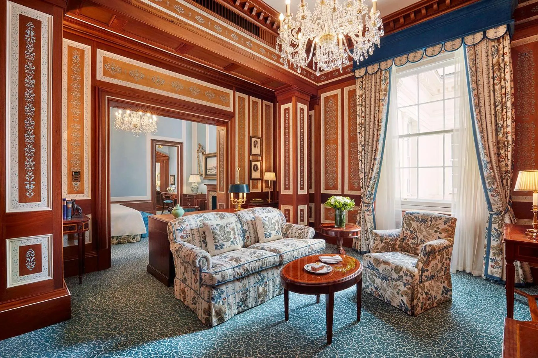 Living room in The Lanesborough, Oetker Hotels