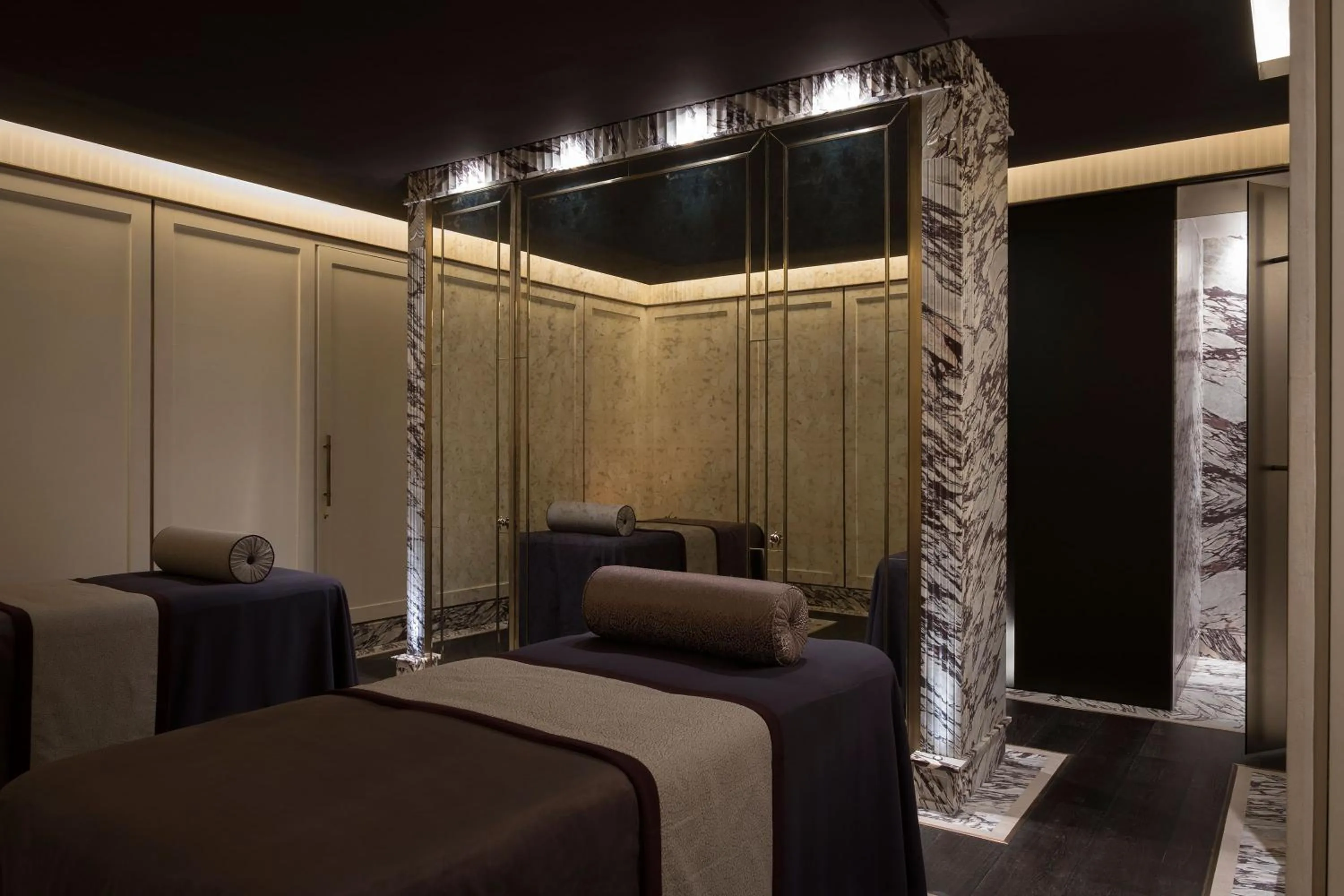 Massage, Bed in The Lanesborough, Oetker Hotels