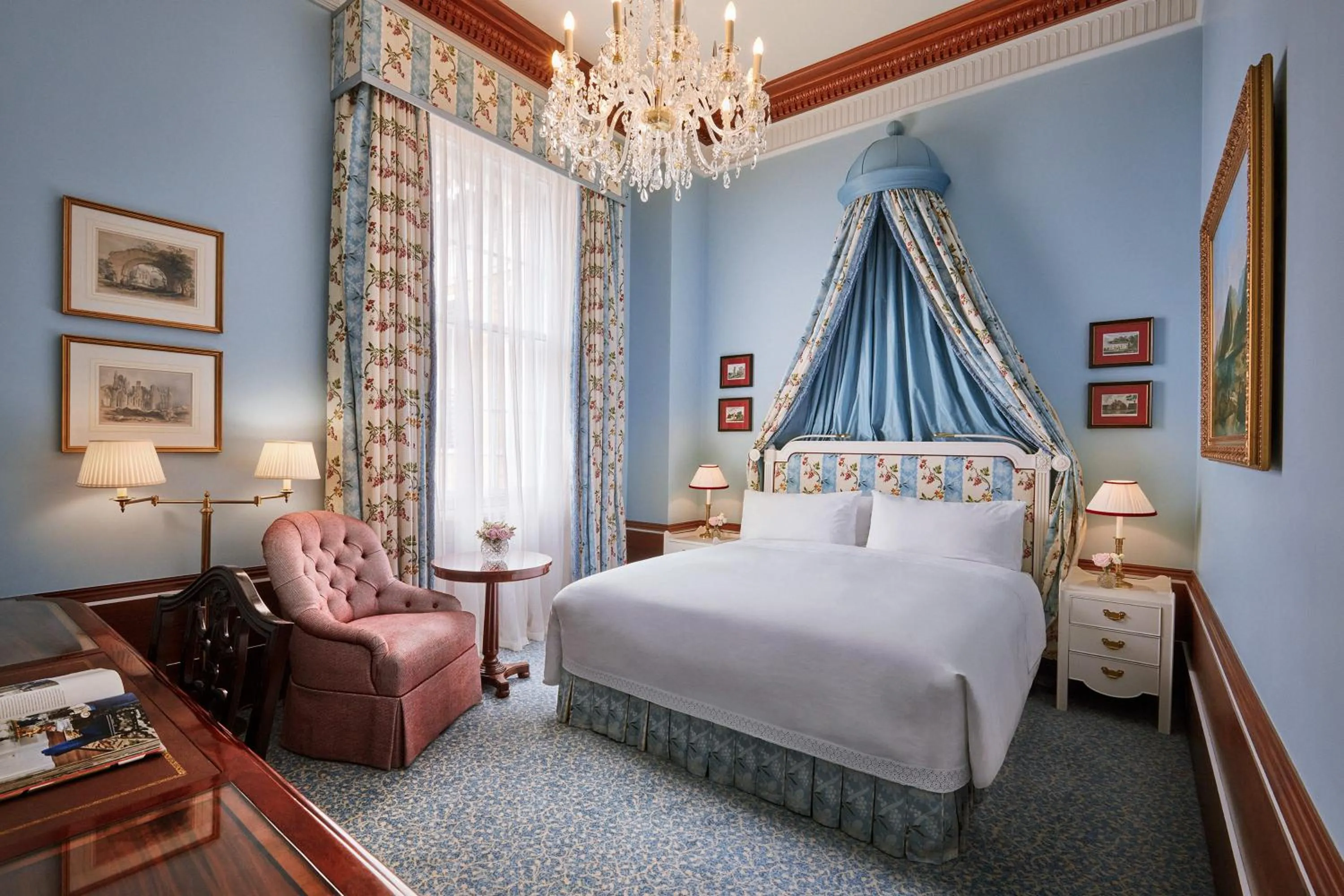 Bed in The Lanesborough, Oetker Hotels