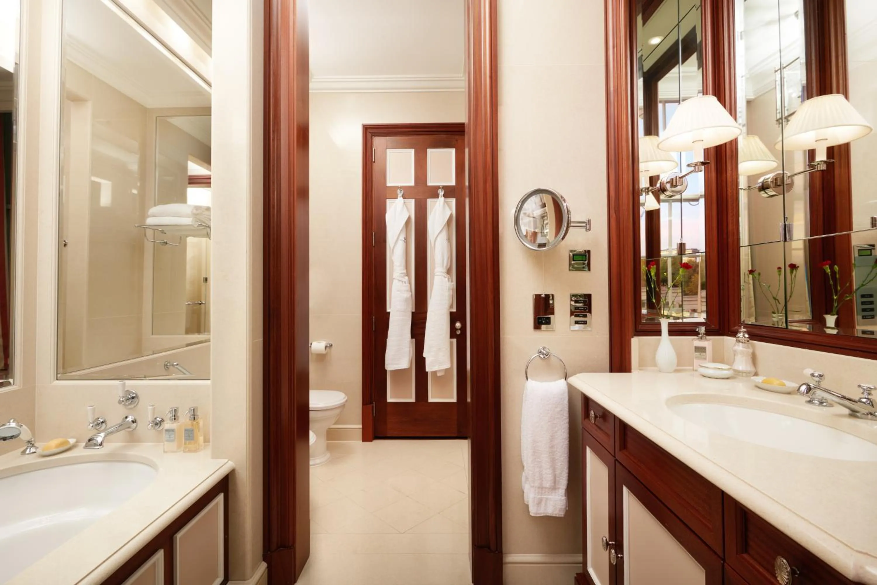 Bathroom in The Lanesborough, Oetker Hotels