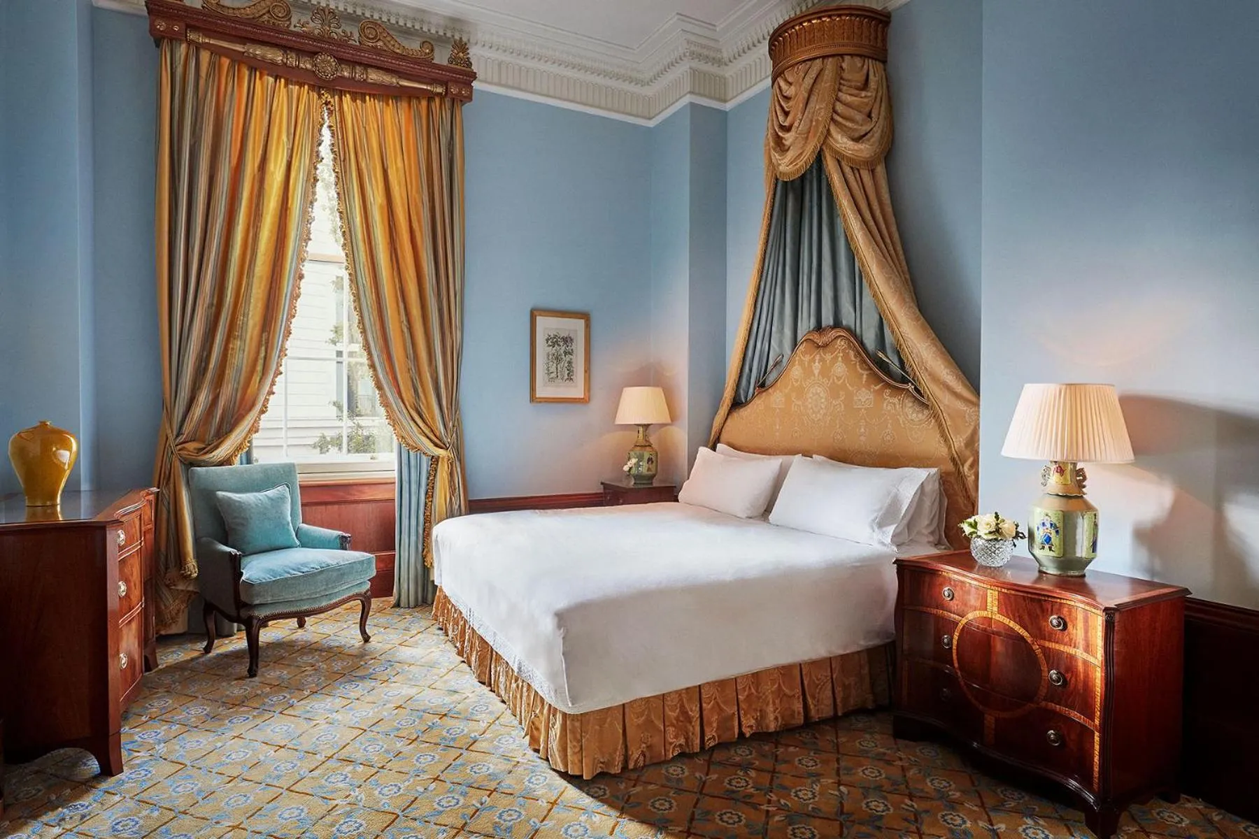 Bed in The Lanesborough, Oetker Hotels