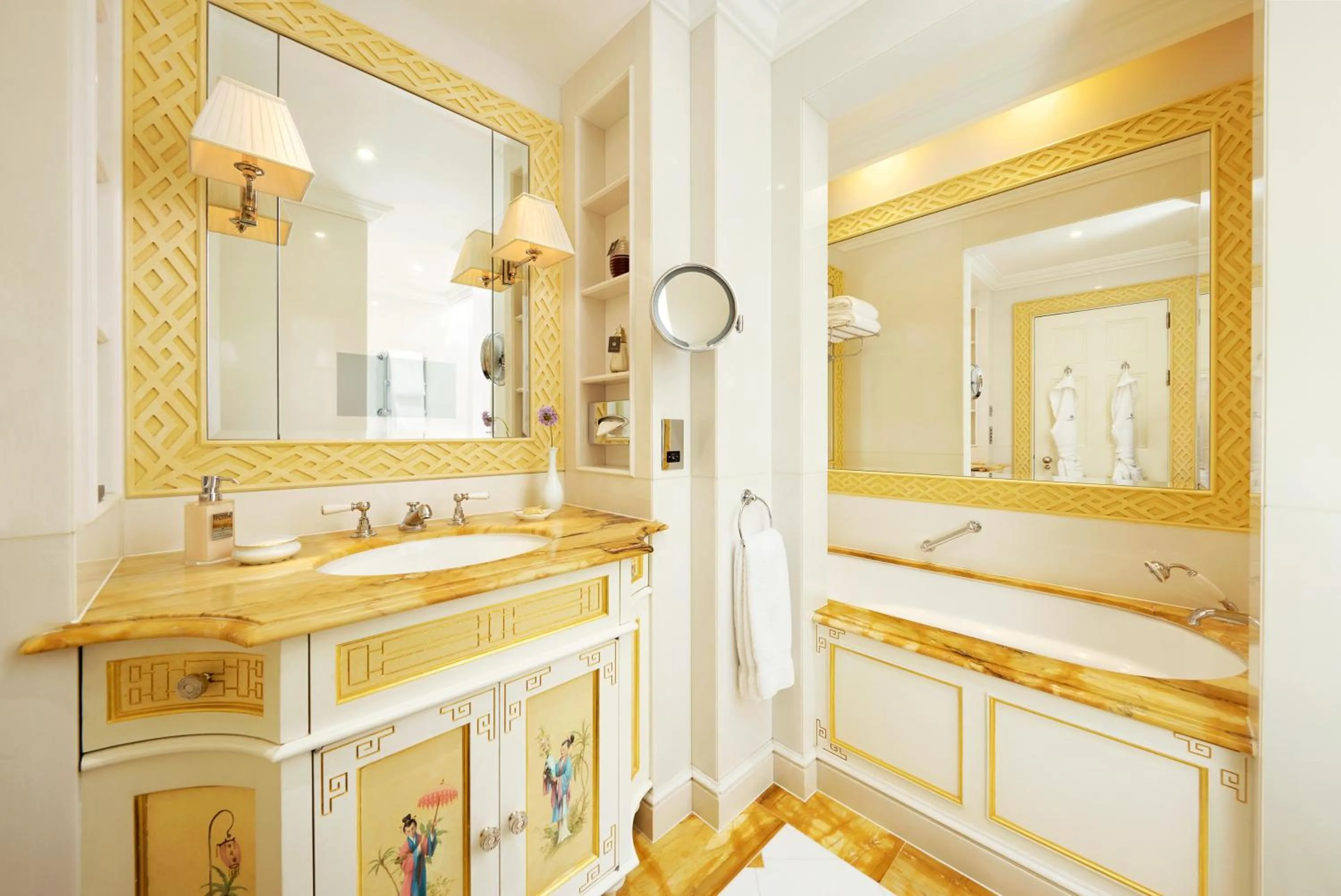 Bathroom in The Lanesborough, Oetker Hotels