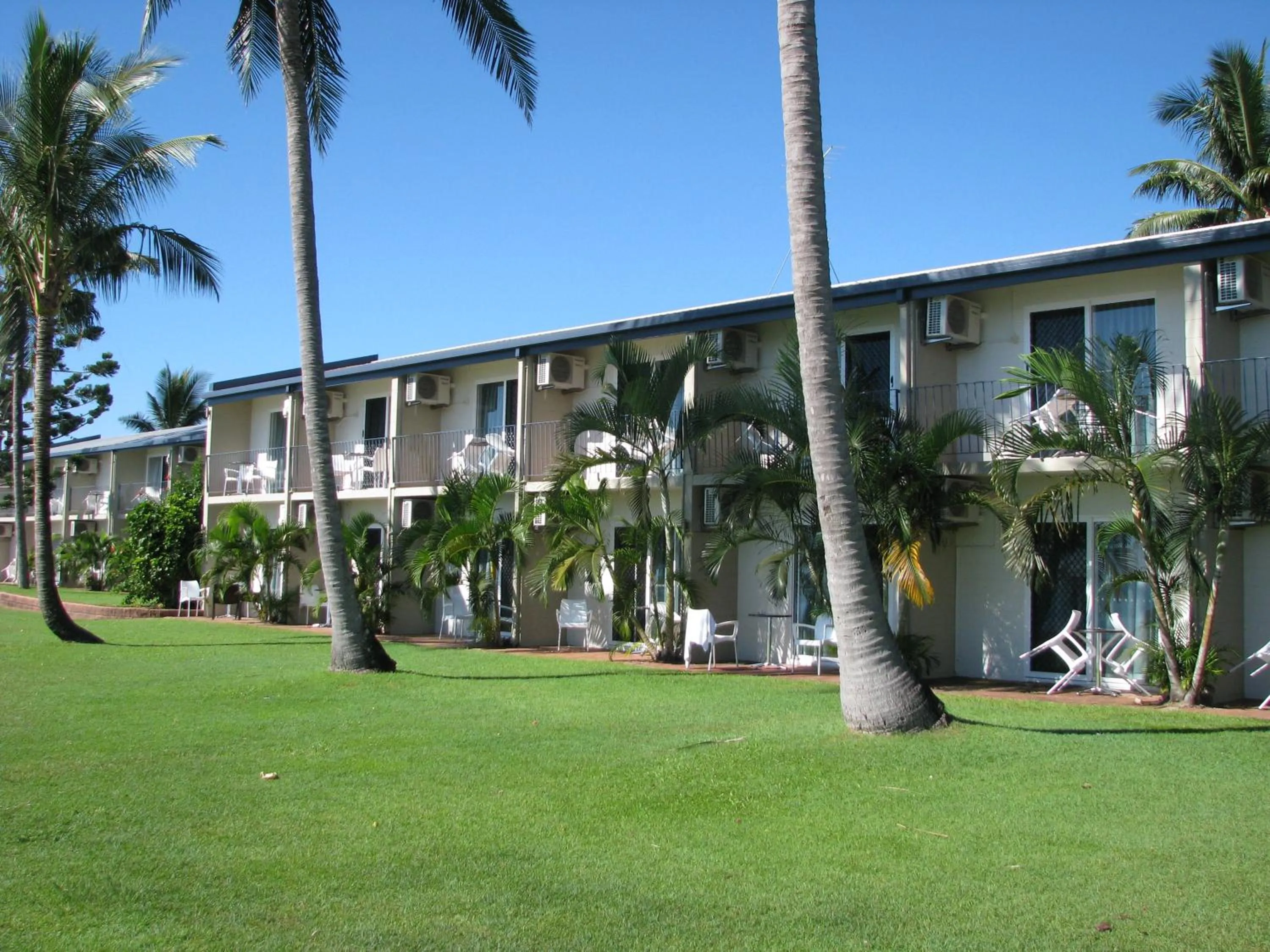Property building in Cardwell Beachcomber Motel & Tourist Park