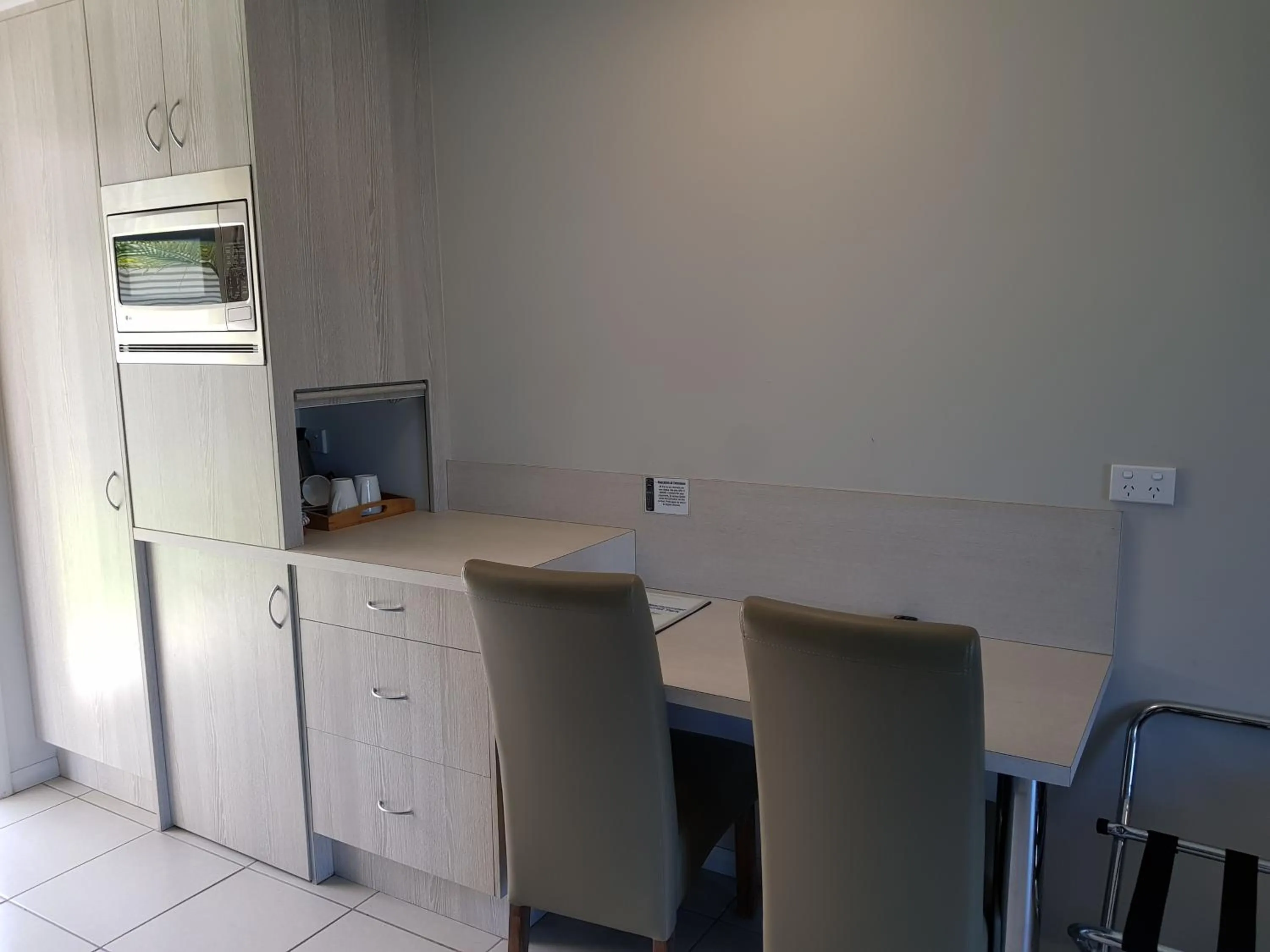 Coffee/tea facilities in Cardwell Beachcomber Motel & Tourist Park