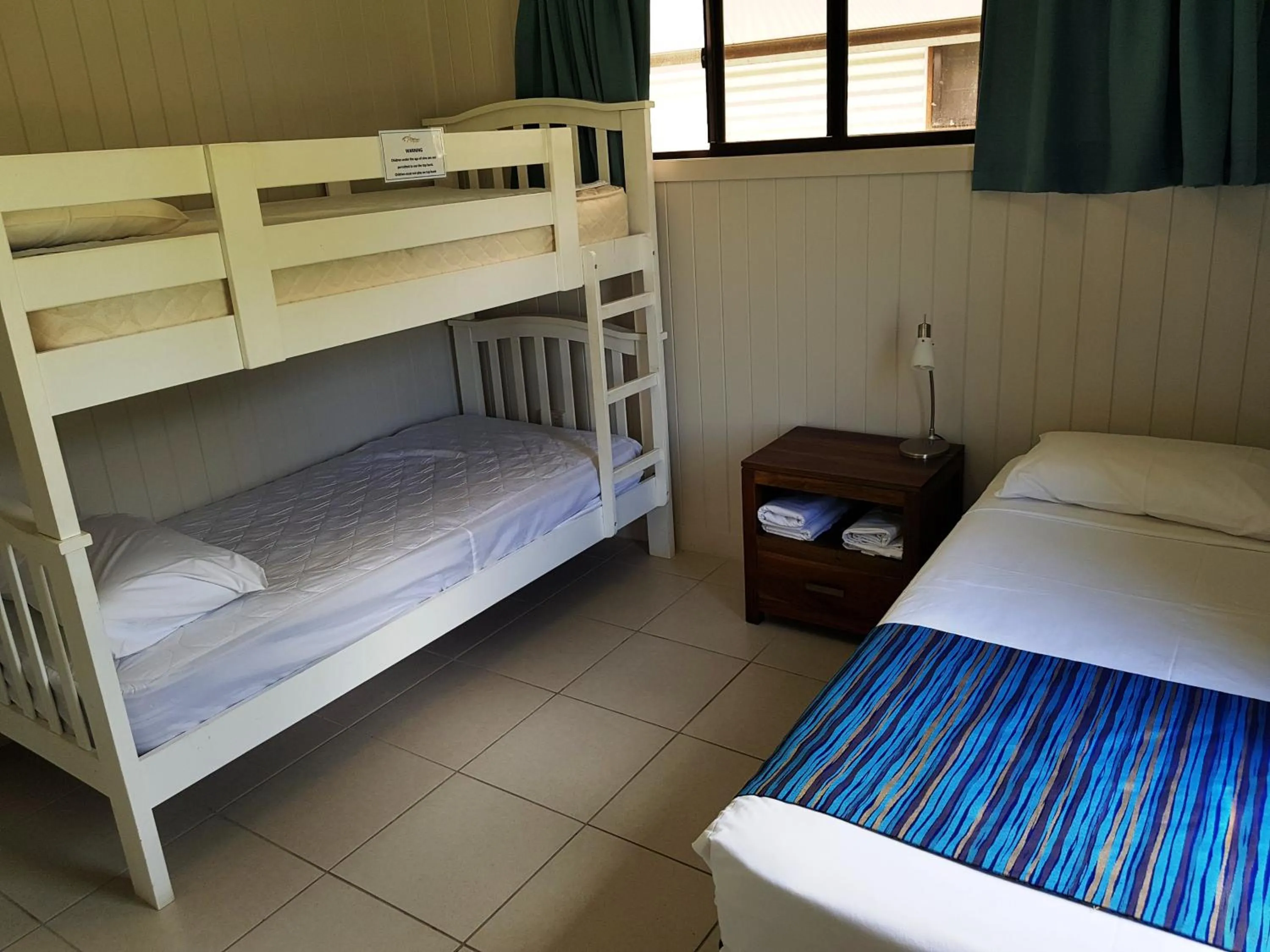 Bed in Cardwell Beachcomber Motel & Tourist Park