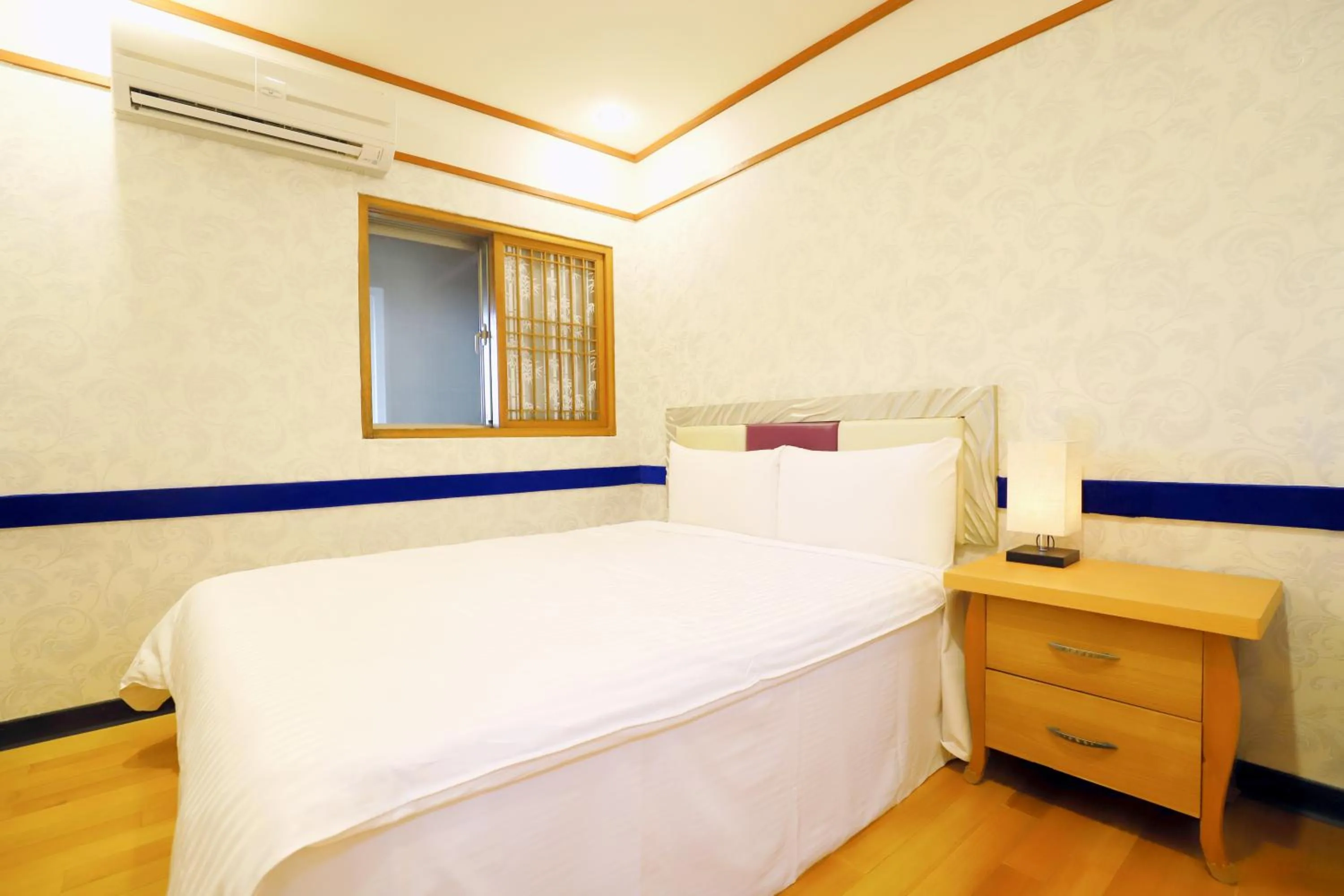 Bed in Gorgeous Hot Spring Resort