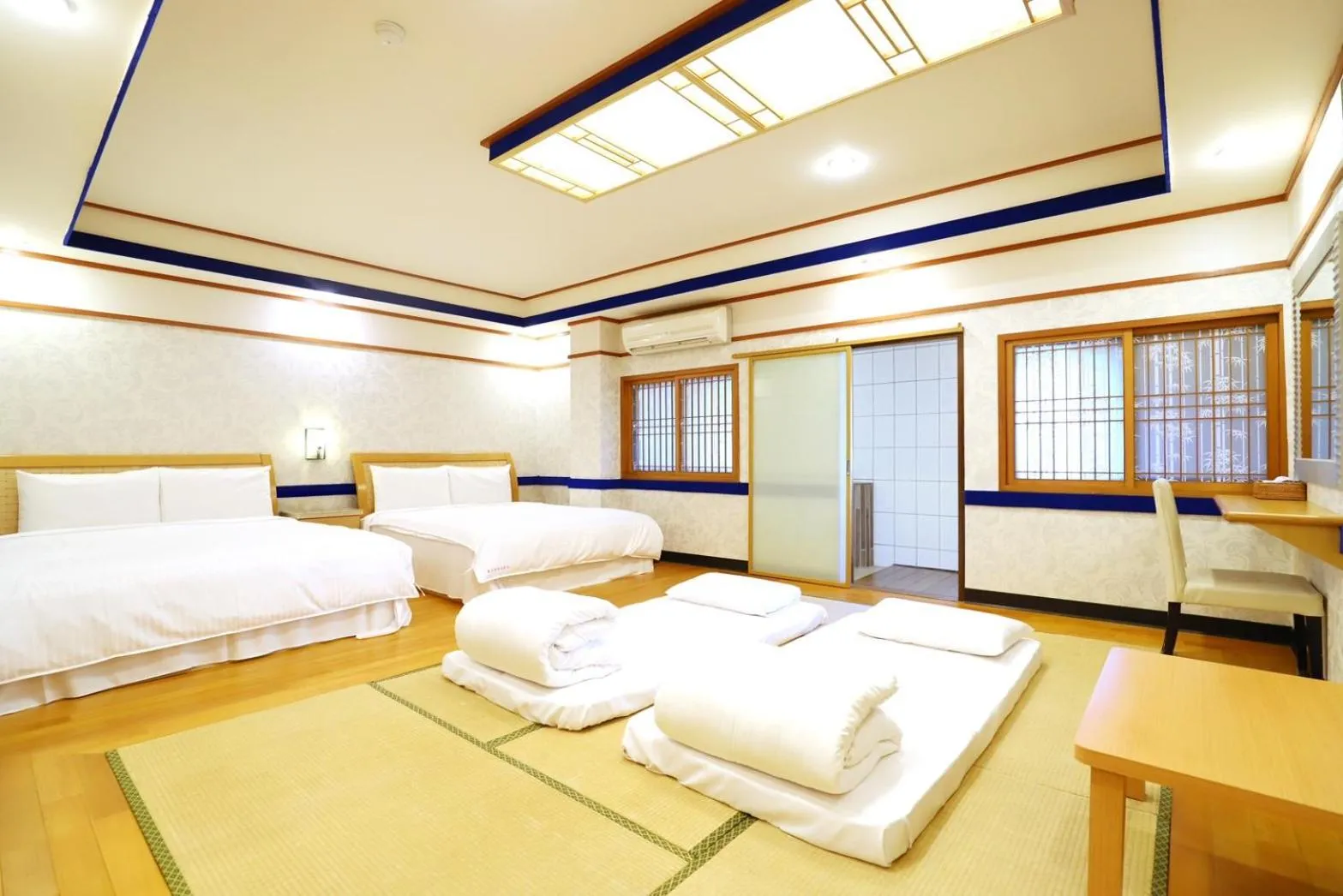 Bedroom, Bed in Gorgeous Hot Spring Resort