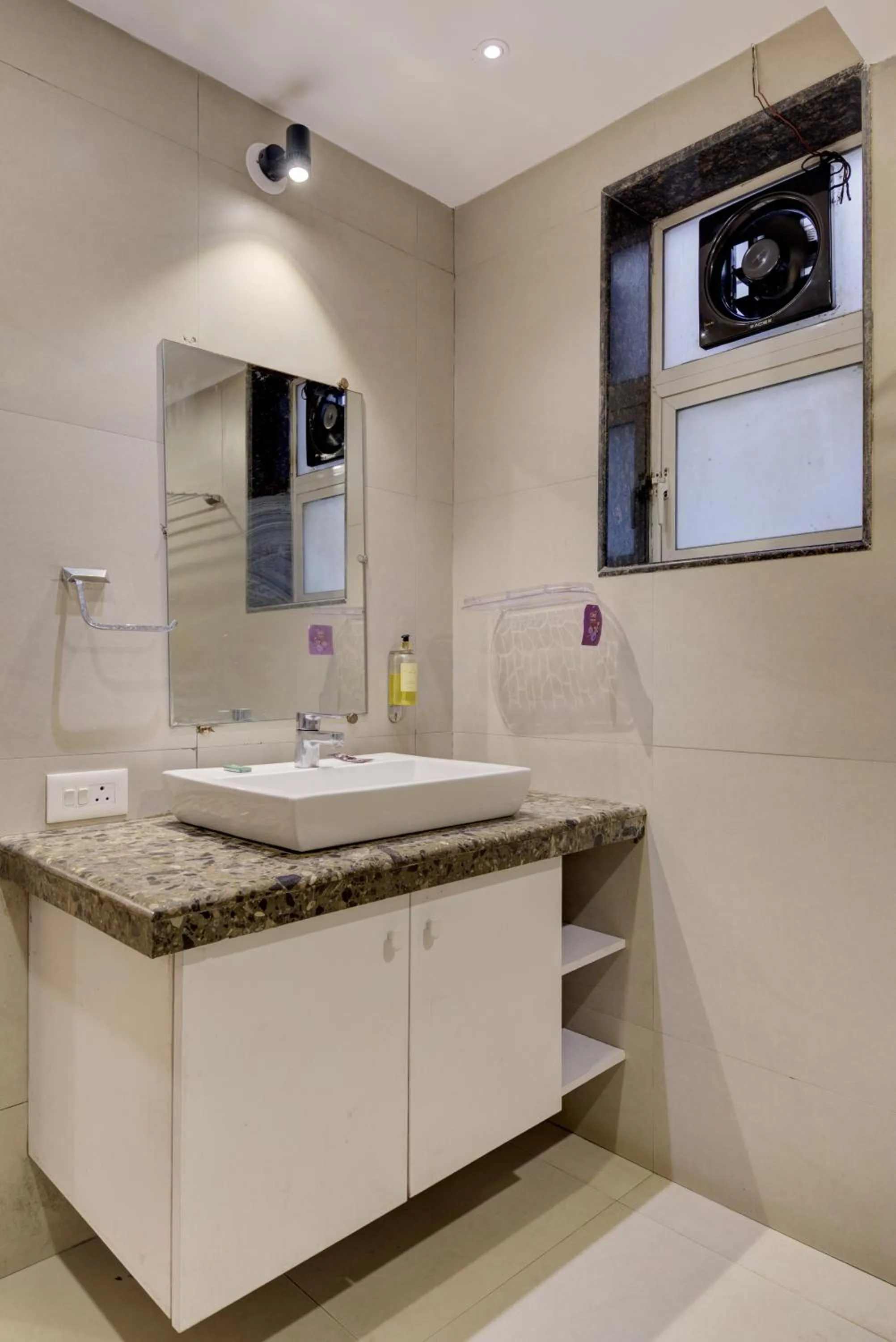 Bathroom in Eternal wave by HappyInch