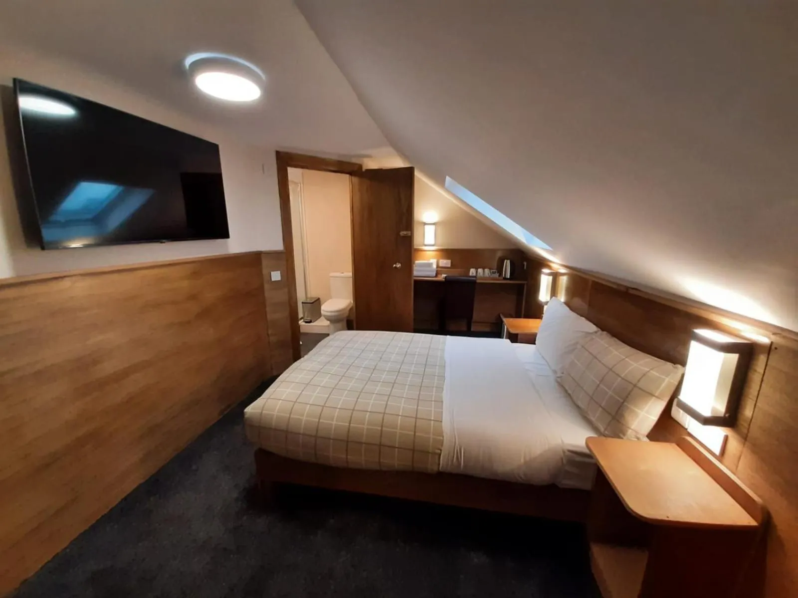 Bed in Adelphi Hotel