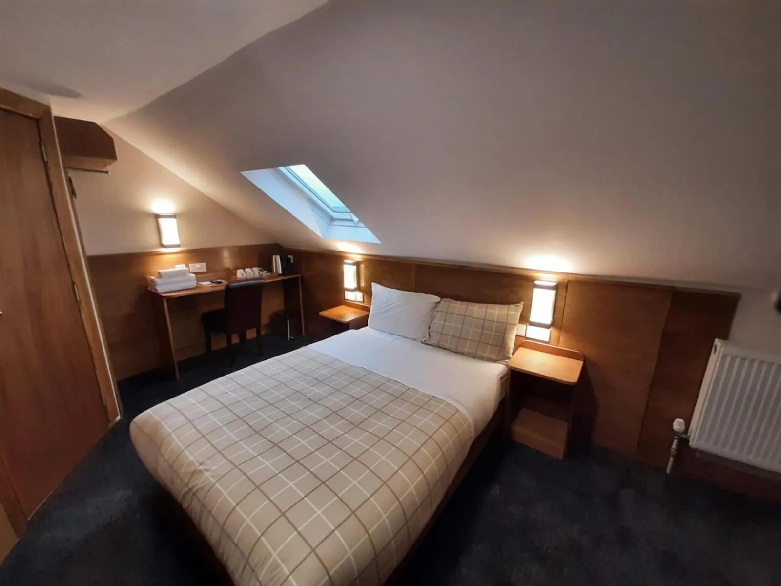 Bed in Adelphi Hotel