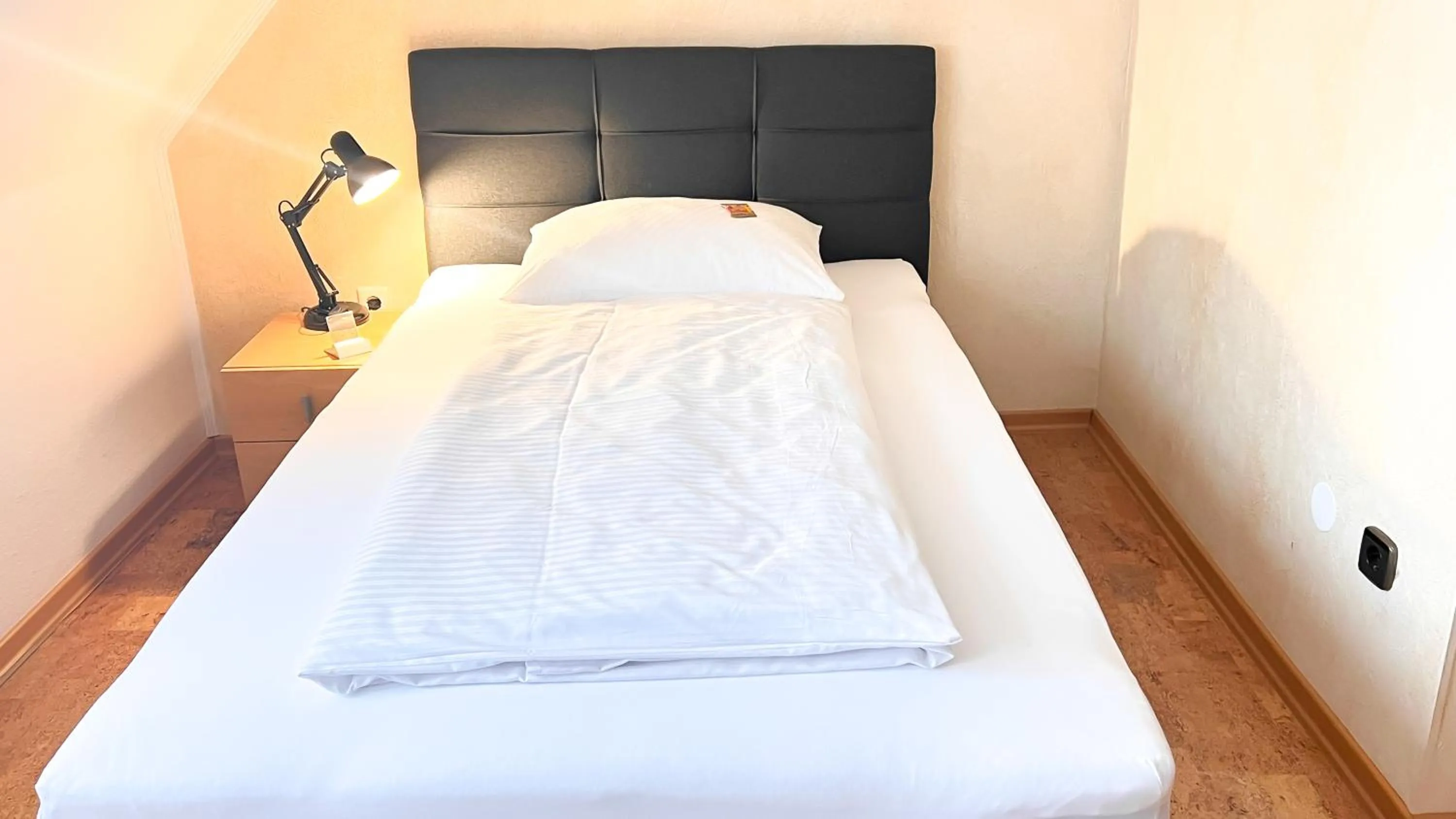 Bedroom, Bed in Hotel zur Loreley - Garni