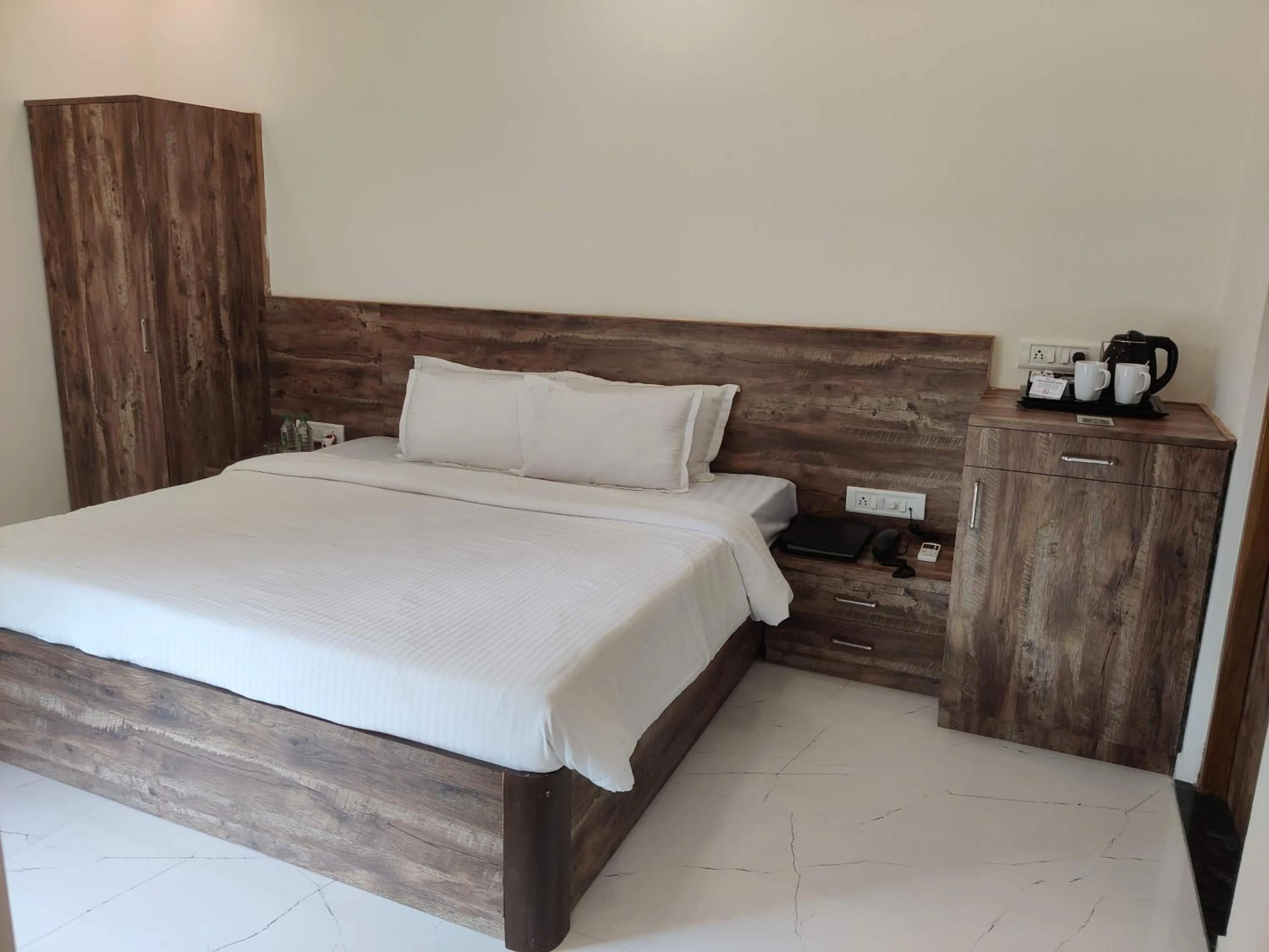 Bedroom, Bed in Pushp Vatika Resort & Lawns