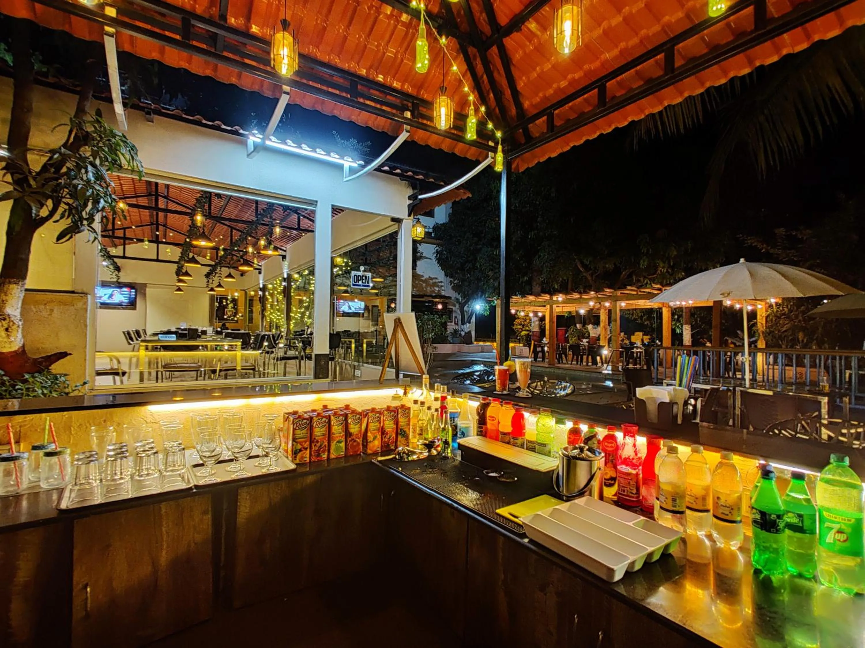 Lounge or bar in Pushp Vatika Resort & Lawns
