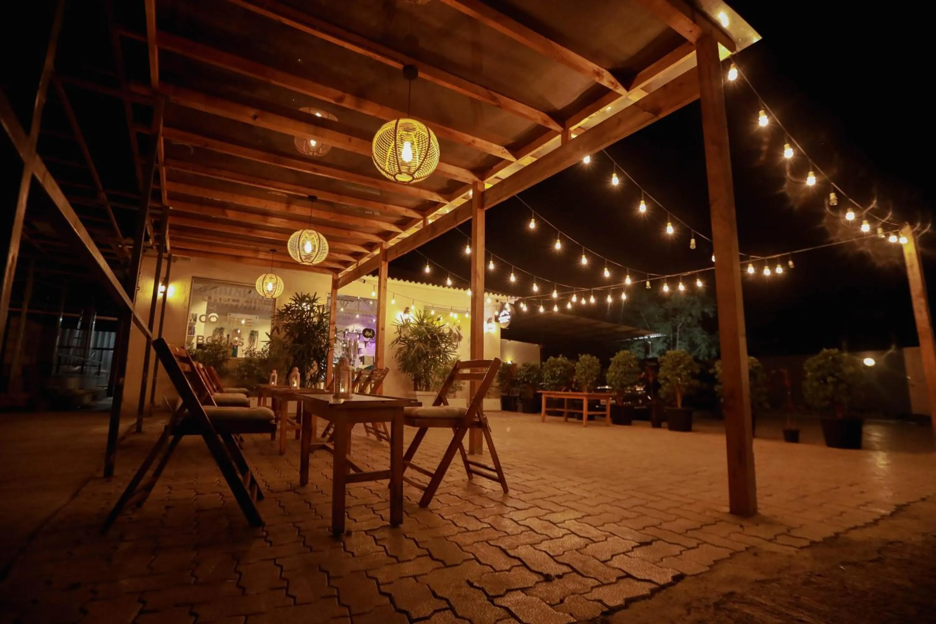 Restaurant/places to eat in Pushp Vatika Resort & Lawns