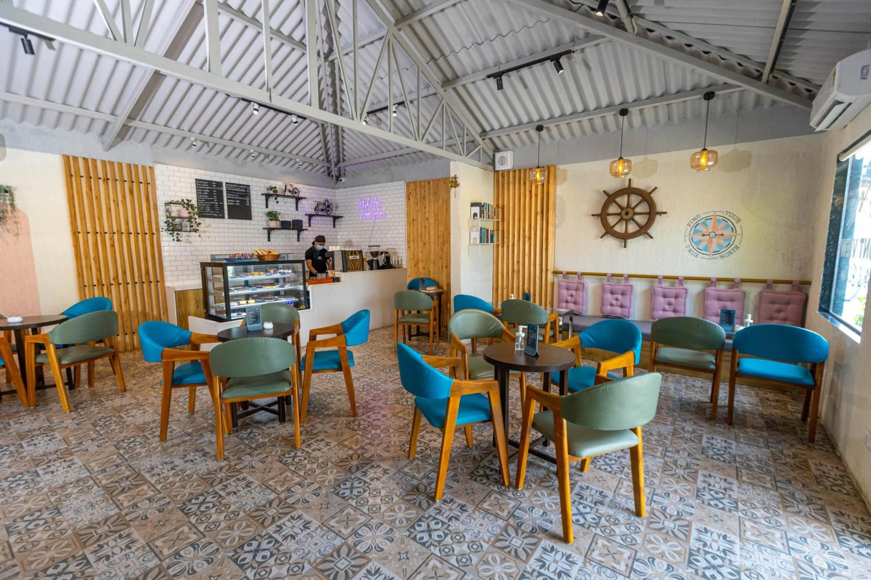 Restaurant/places to eat in Pushp Vatika Resort & Lawns