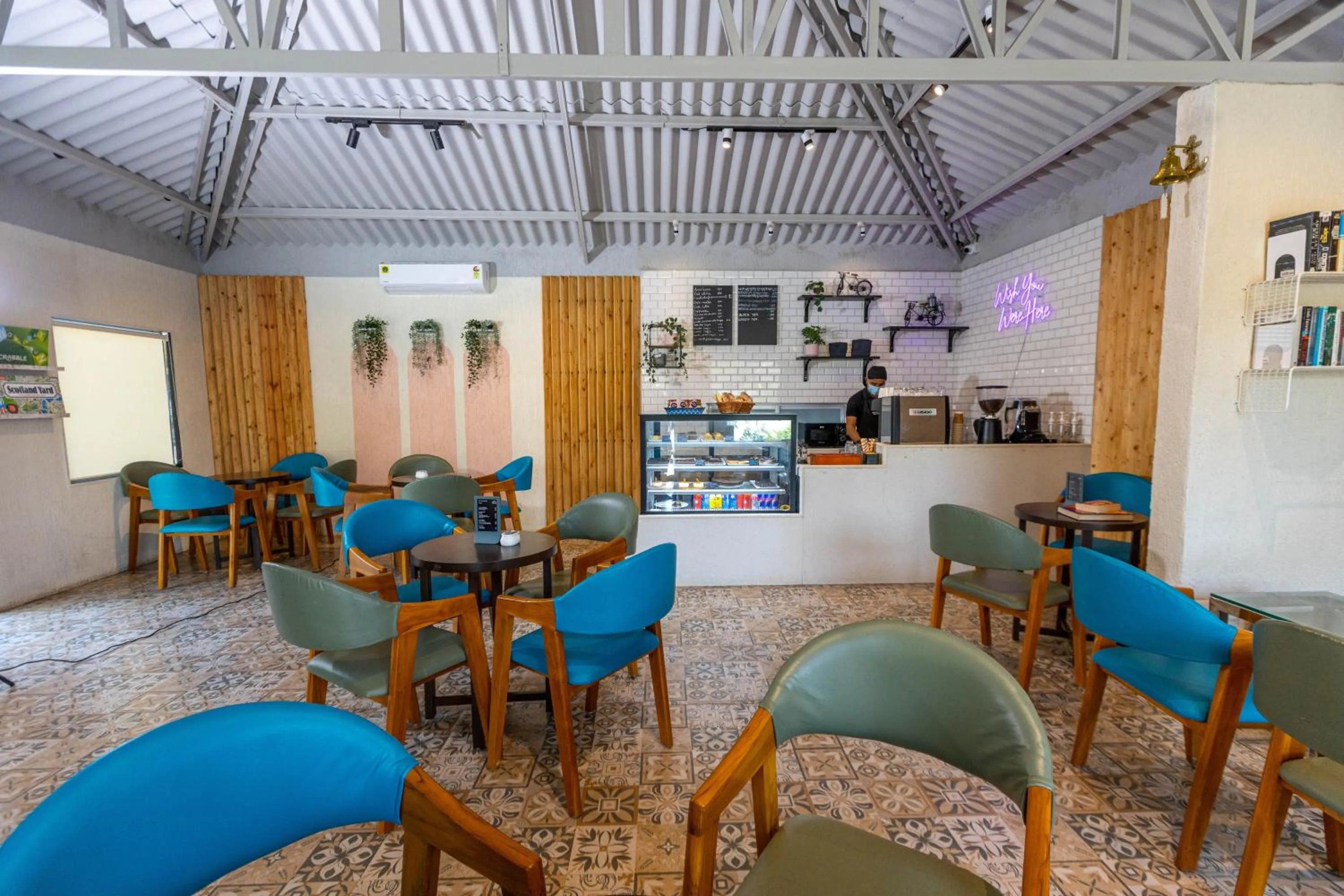 Restaurant/places to eat in Pushp Vatika Resort & Lawns