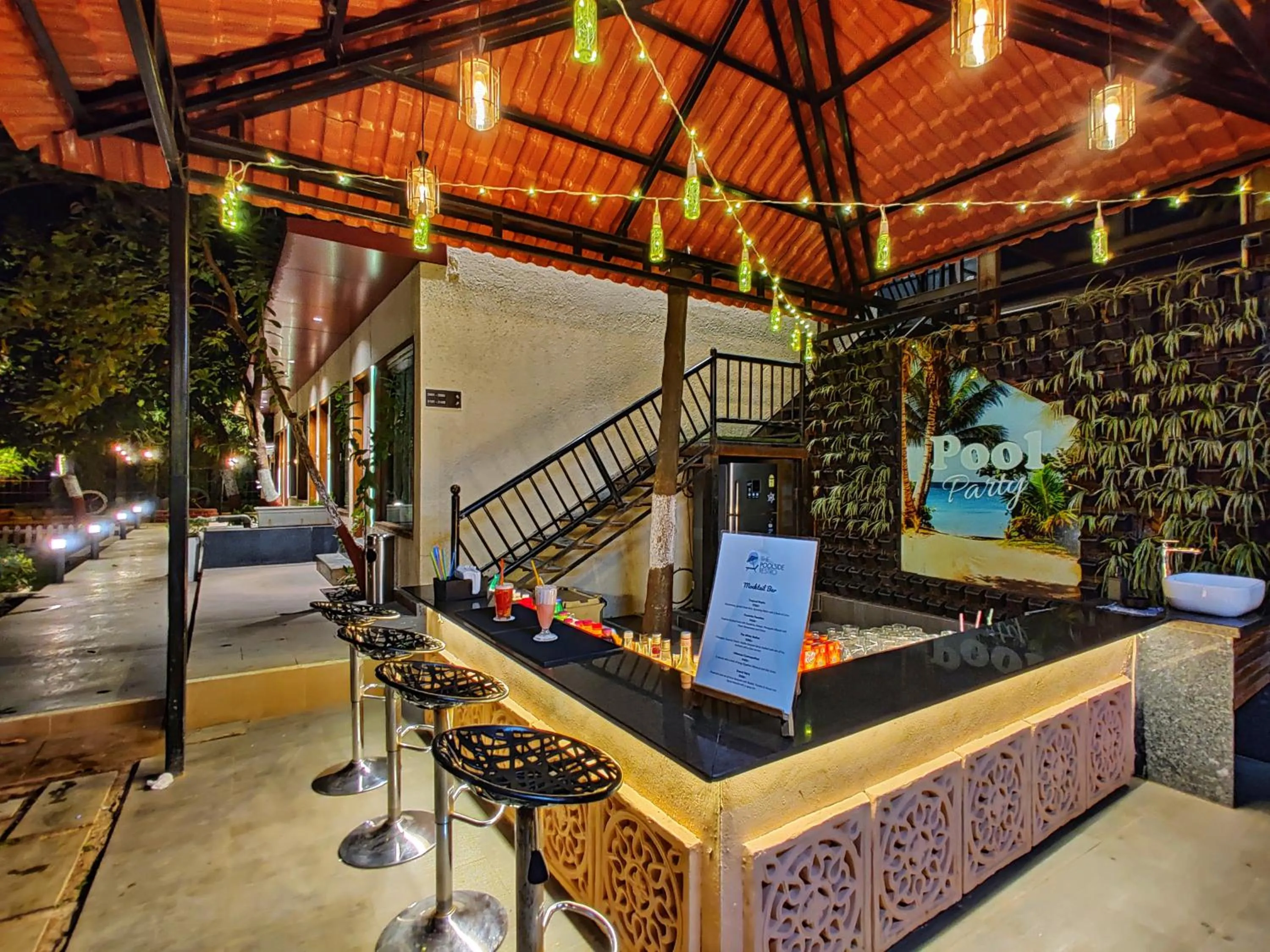 Restaurant/places to eat in Pushp Vatika Resort & Lawns