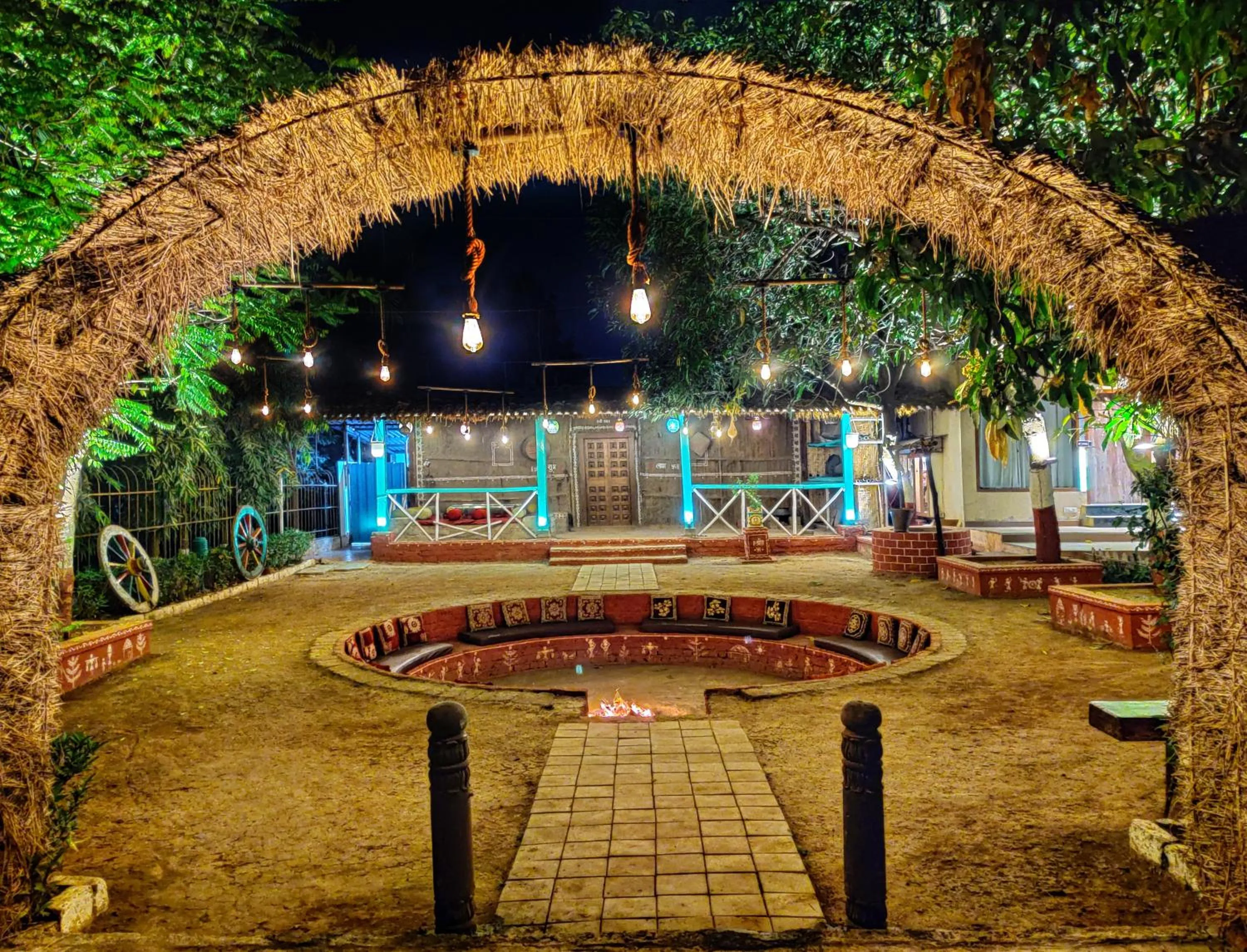 Restaurant/places to eat in Pushp Vatika Resort & Lawns