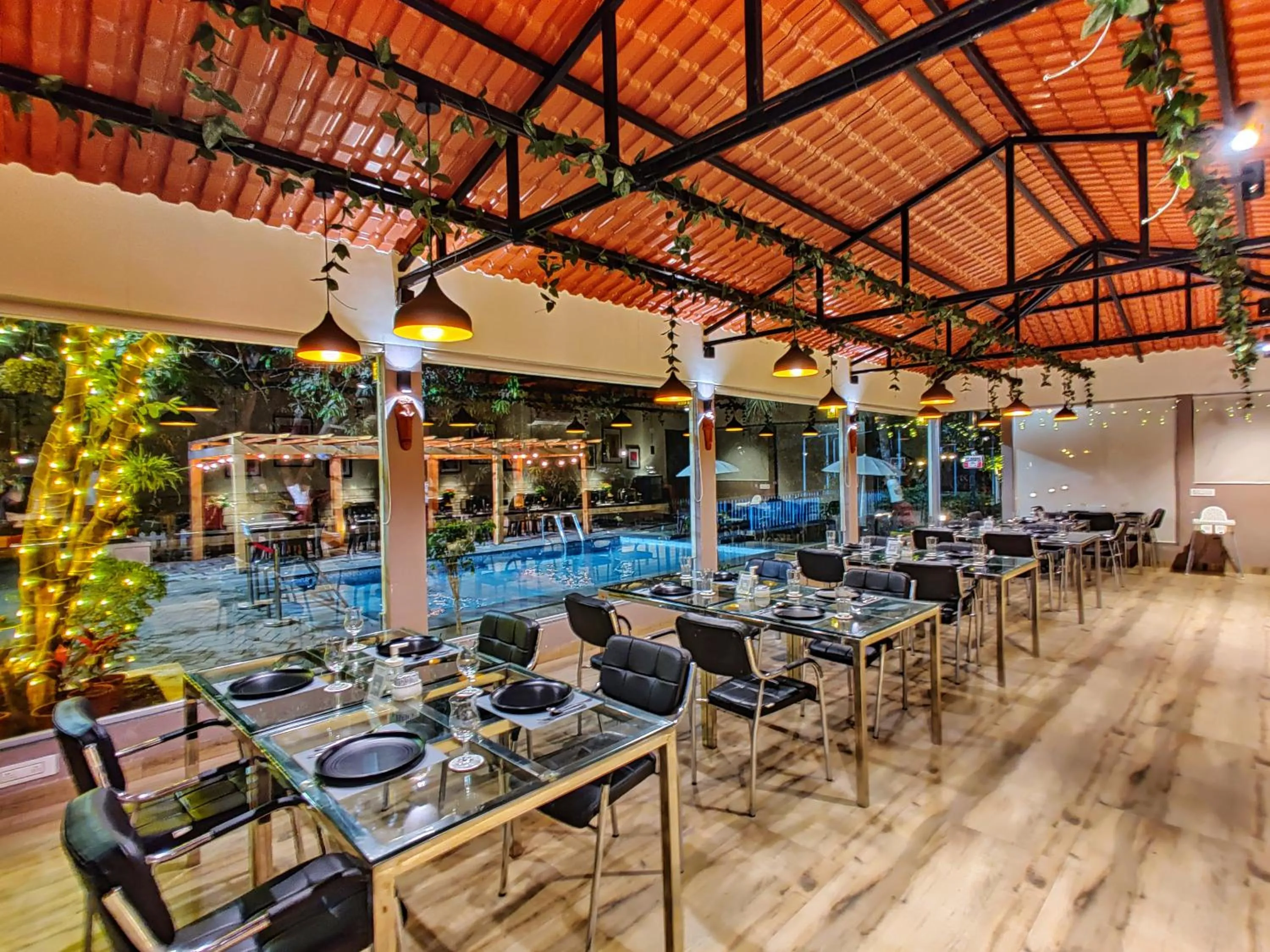 Restaurant/places to eat in Pushp Vatika Resort & Lawns
