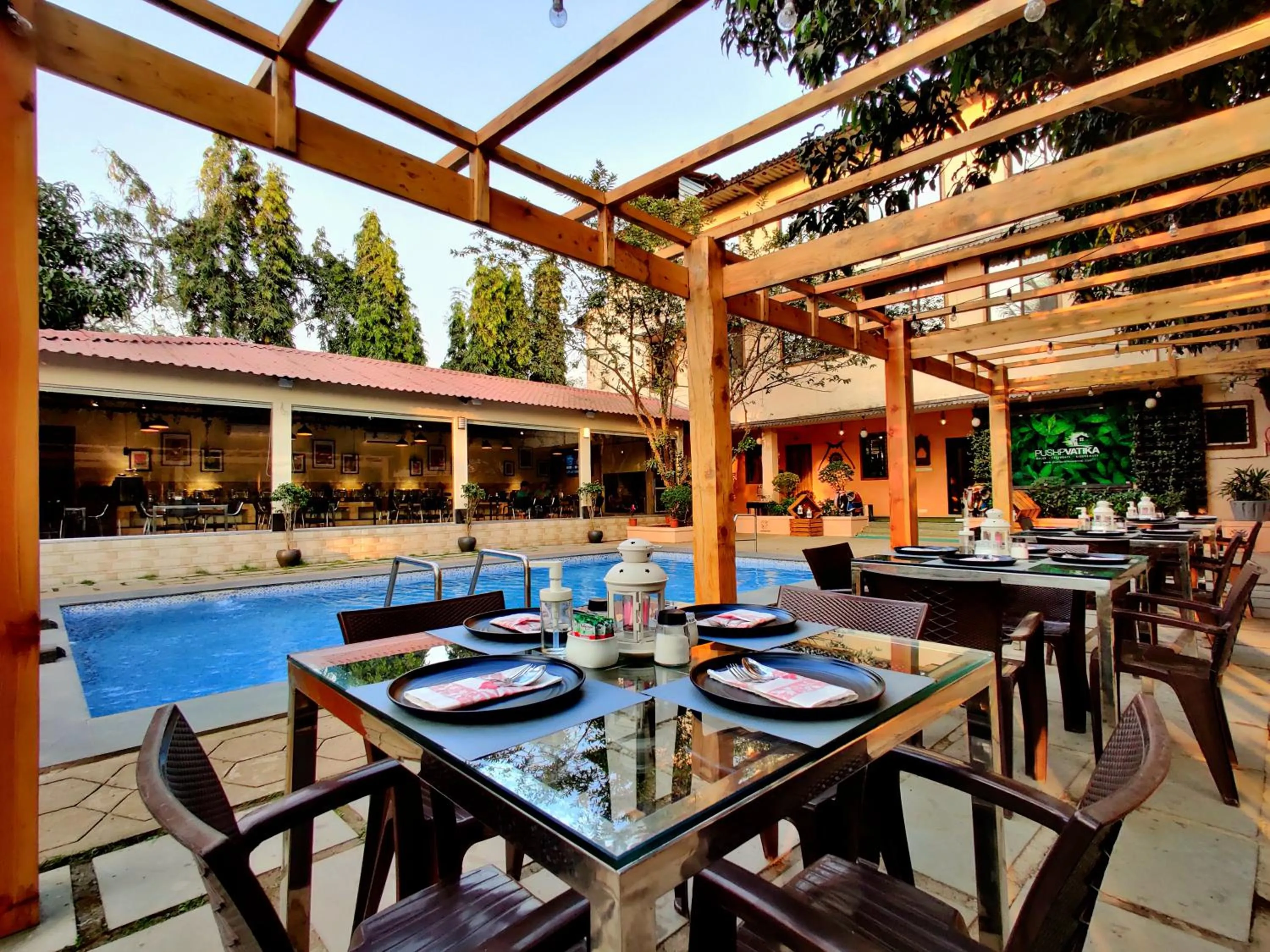 Restaurant/places to eat in Pushp Vatika Resort & Lawns