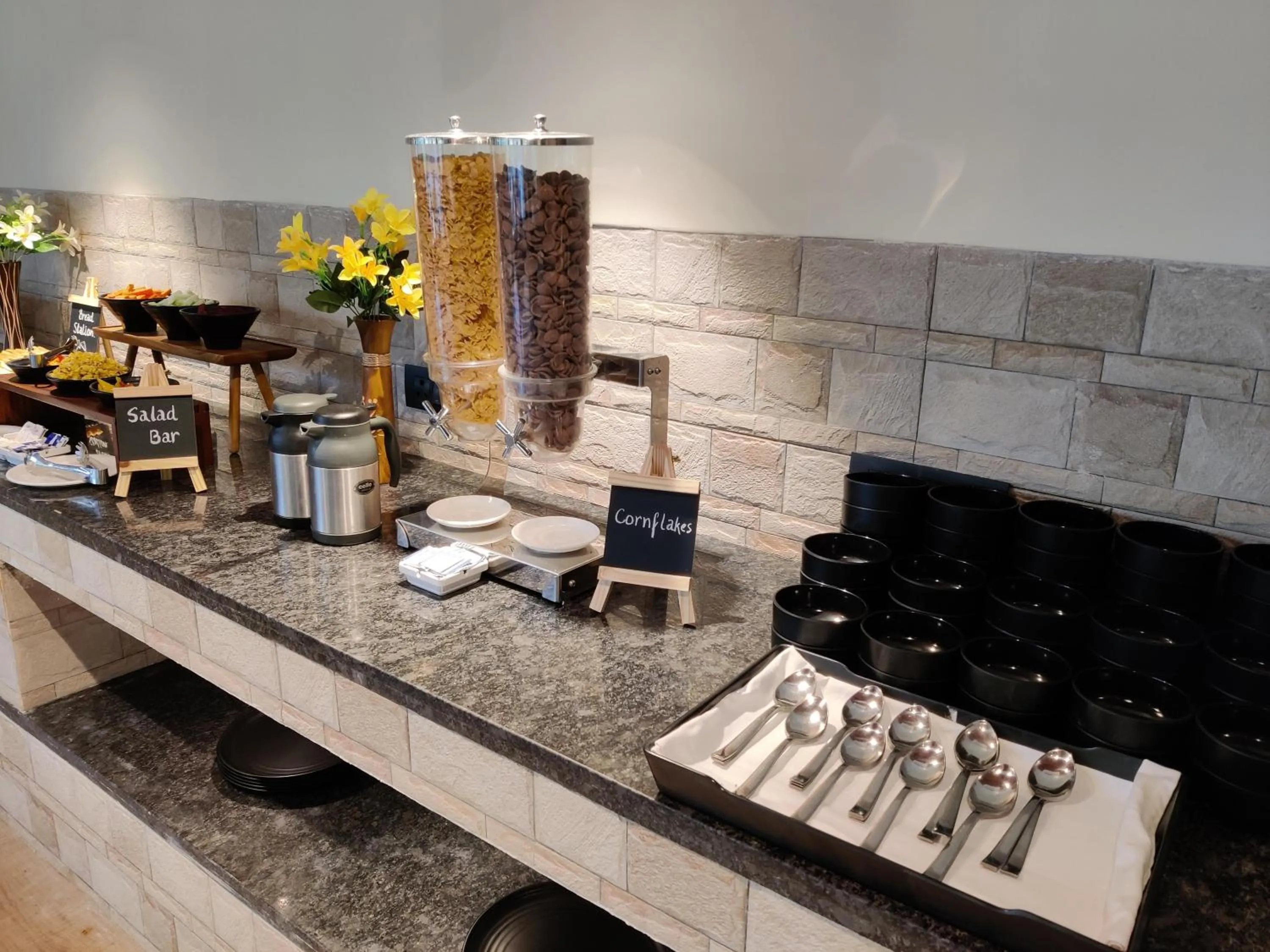 Restaurant/places to eat in Pushp Vatika Resort & Lawns