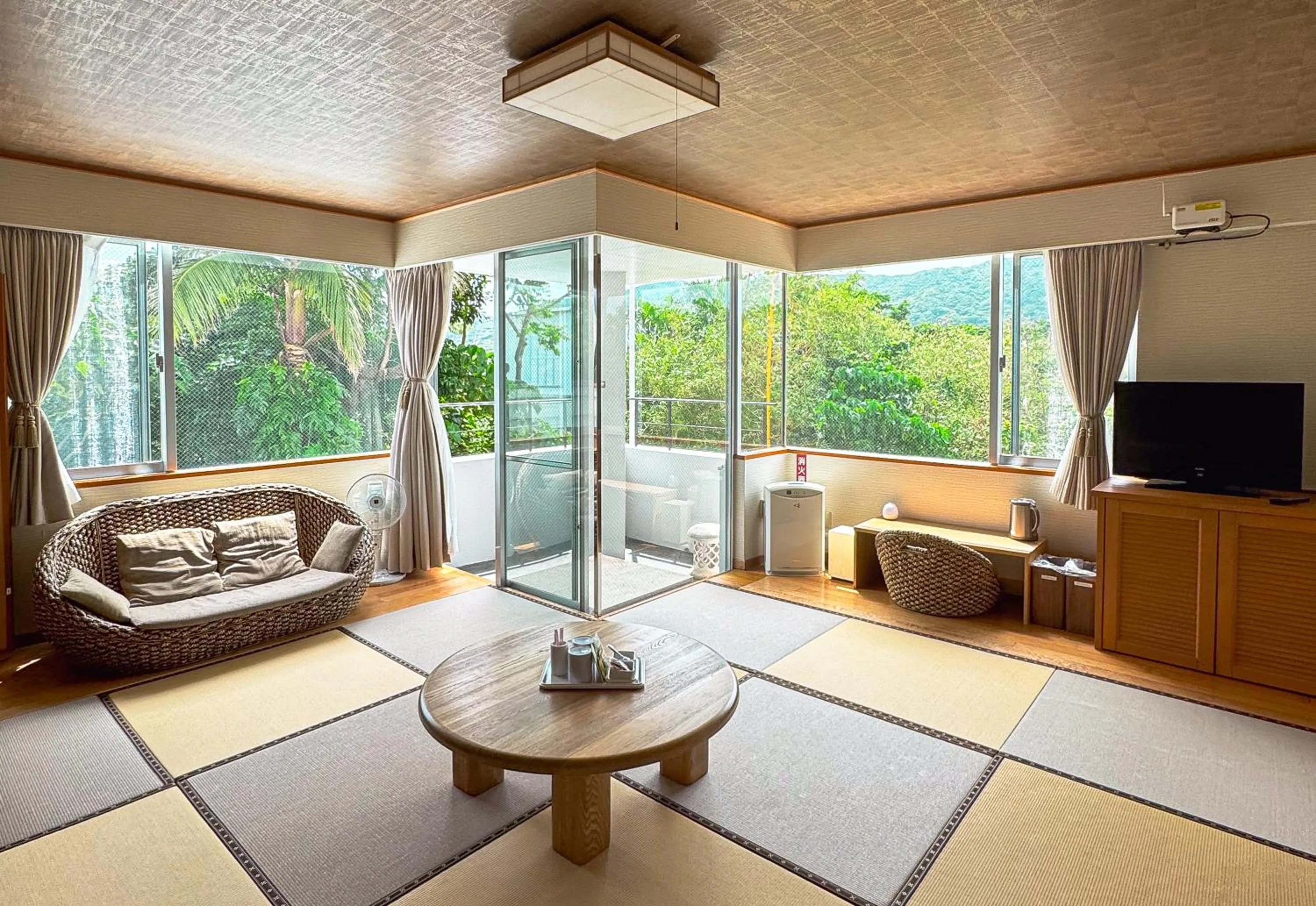 TV and multimedia in Sky Ocean - Ishigaki Eco-Resort - Newly Renovated