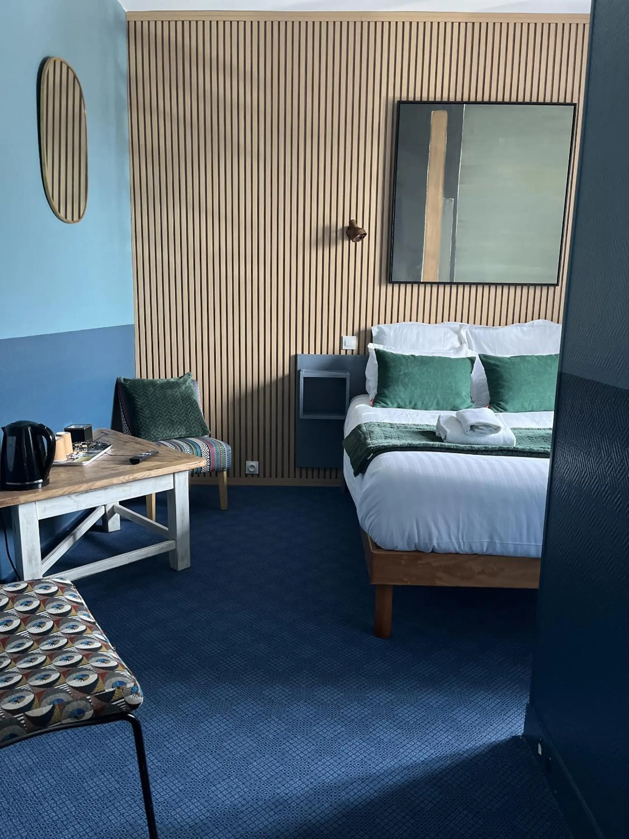 Bedroom, Bed in Hôtel des Pins