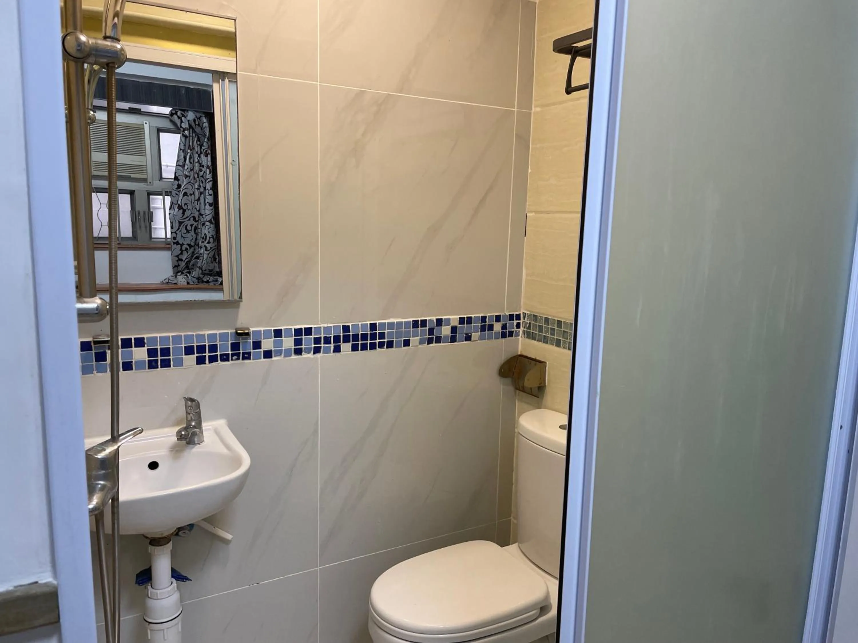 Majestic 7 Guesthouse (formerly KAT Hotel)