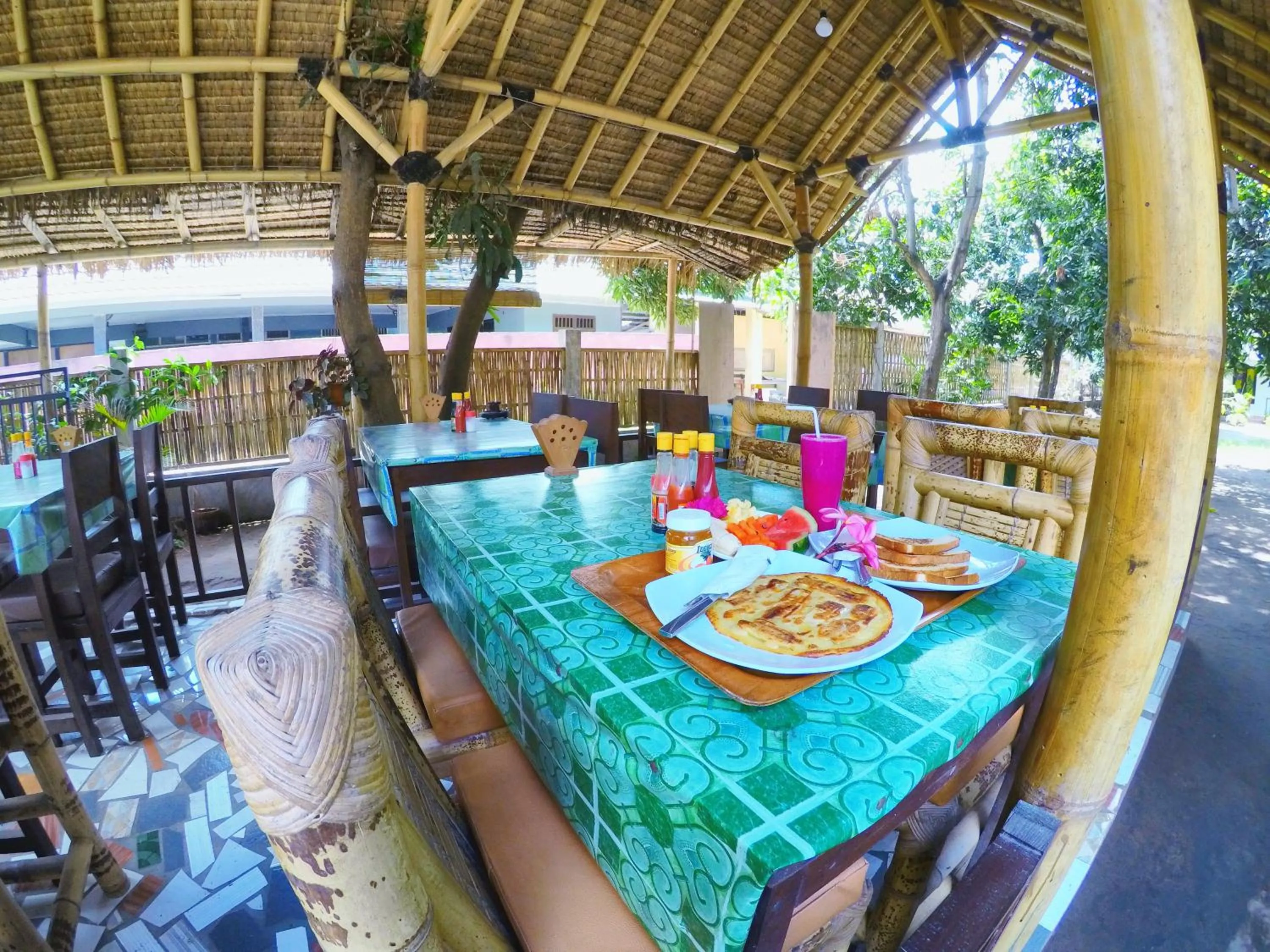 Restaurant/places to eat in Ina Gili Guesthouse