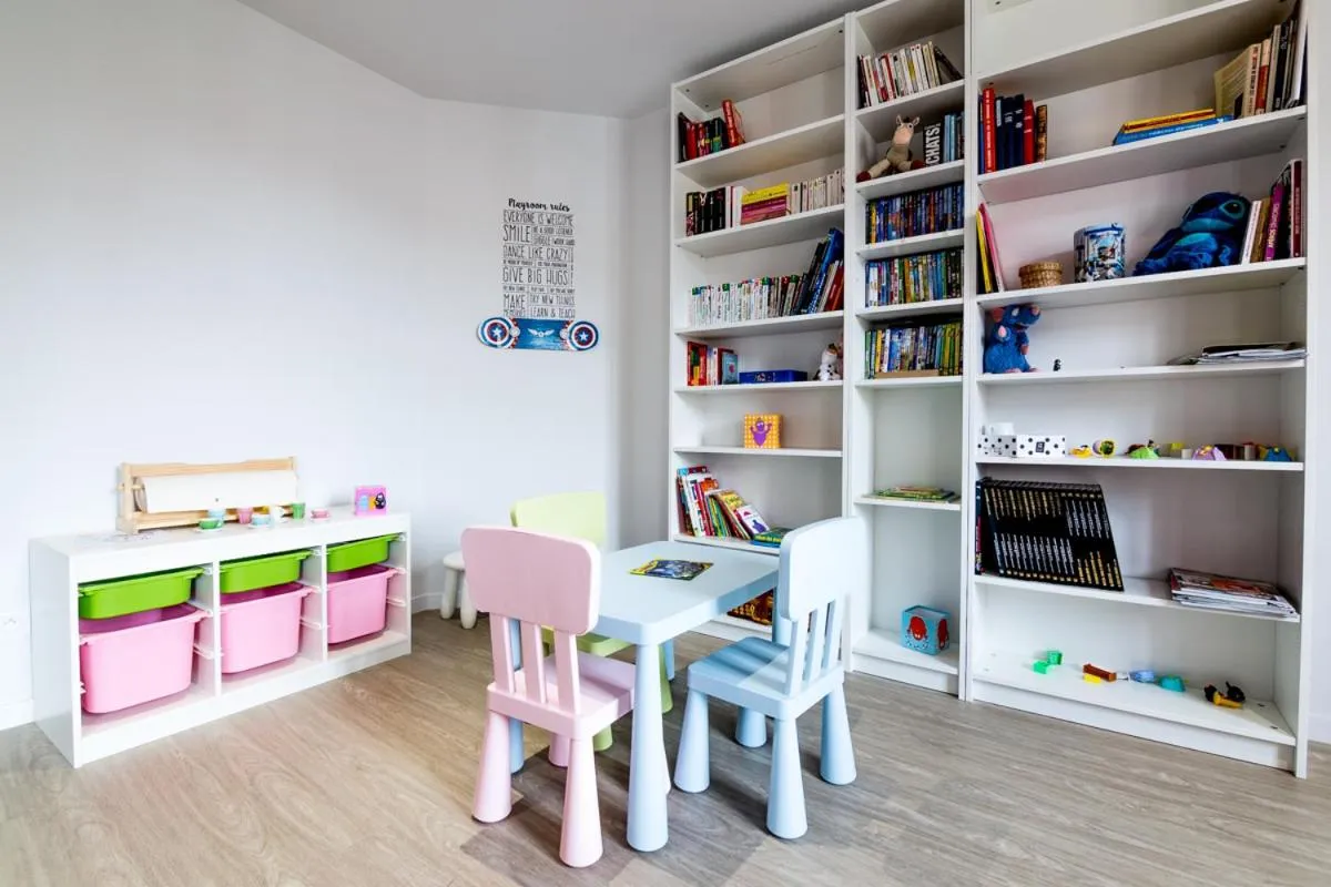 Library in B&B La Maison de Julia