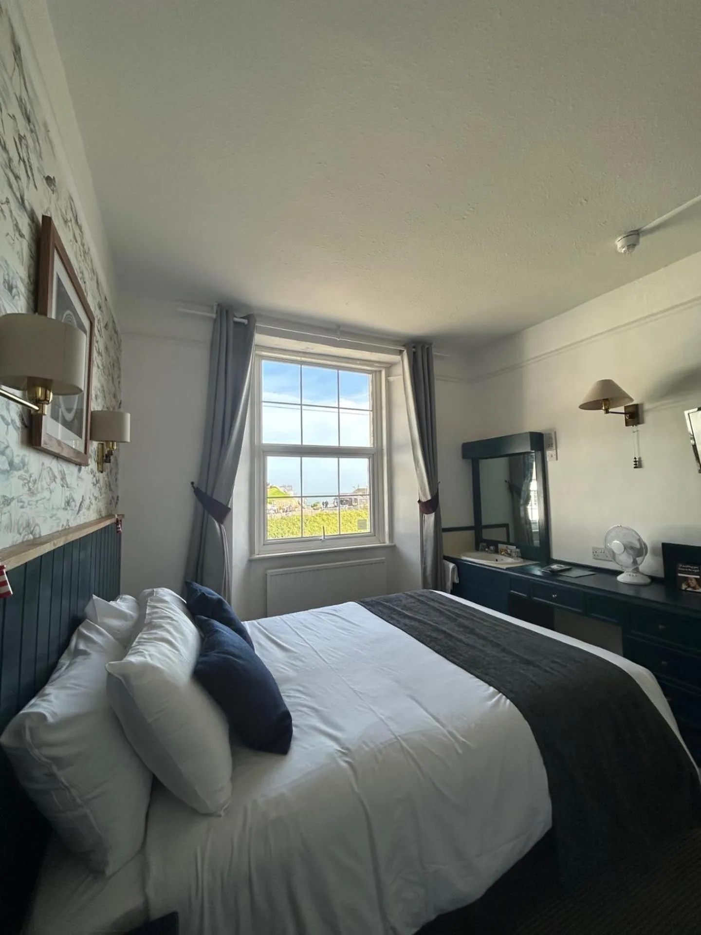 Bedroom, Bed in Anchor Inn by Greene King Inns