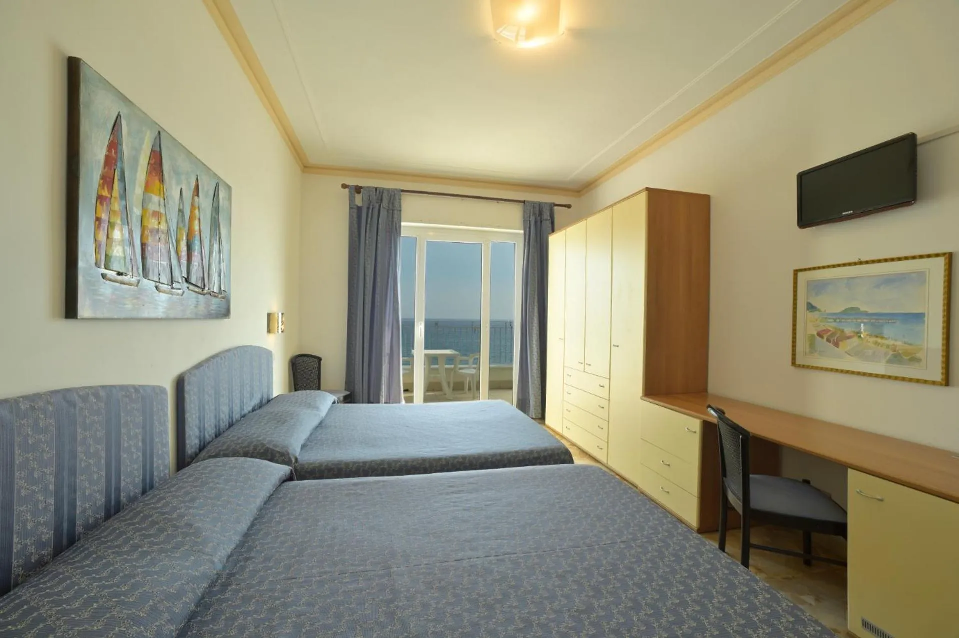 Bed in Hotel La Balnearia