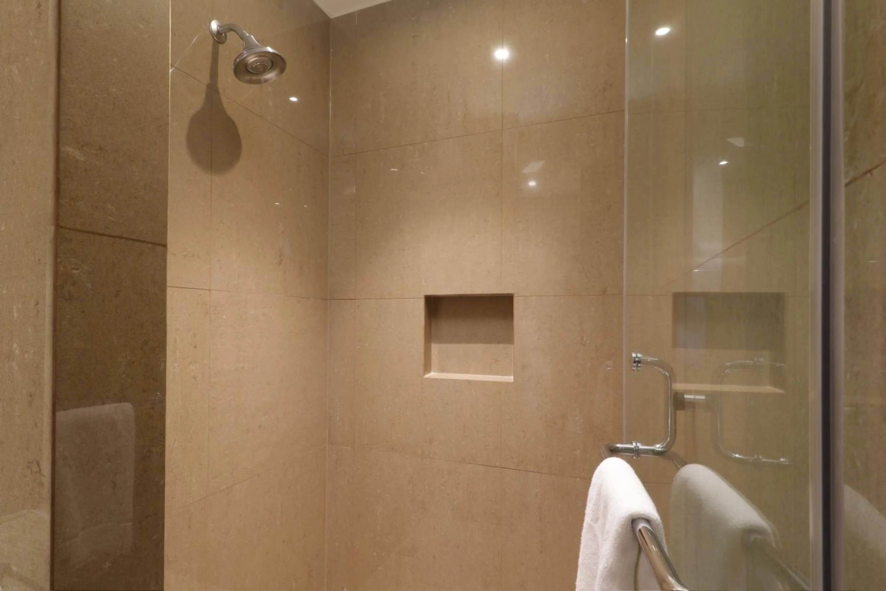 Bathroom in Holiday Inn Express & Suites Monterrey Valle by IHG