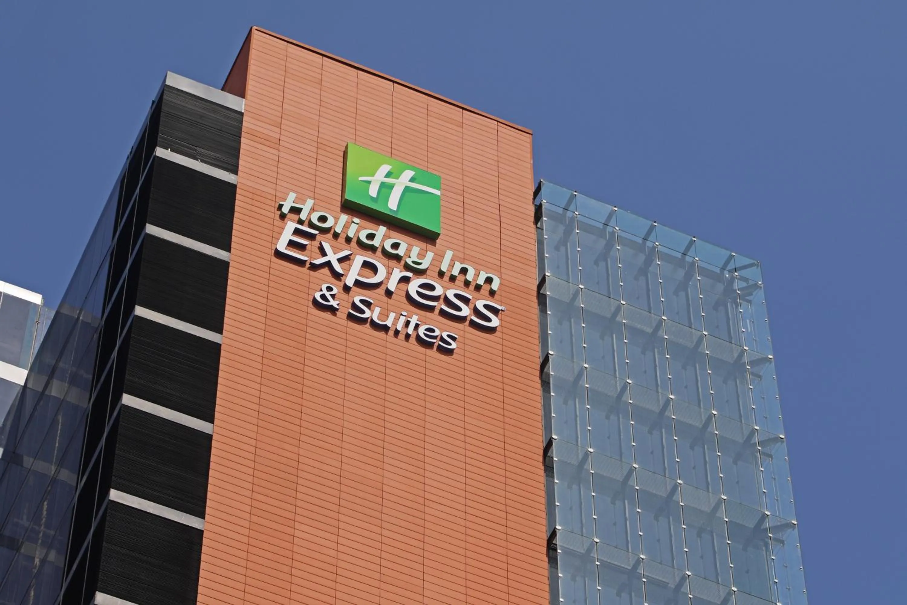 Property building in Holiday Inn Express & Suites Monterrey Valle by IHG
