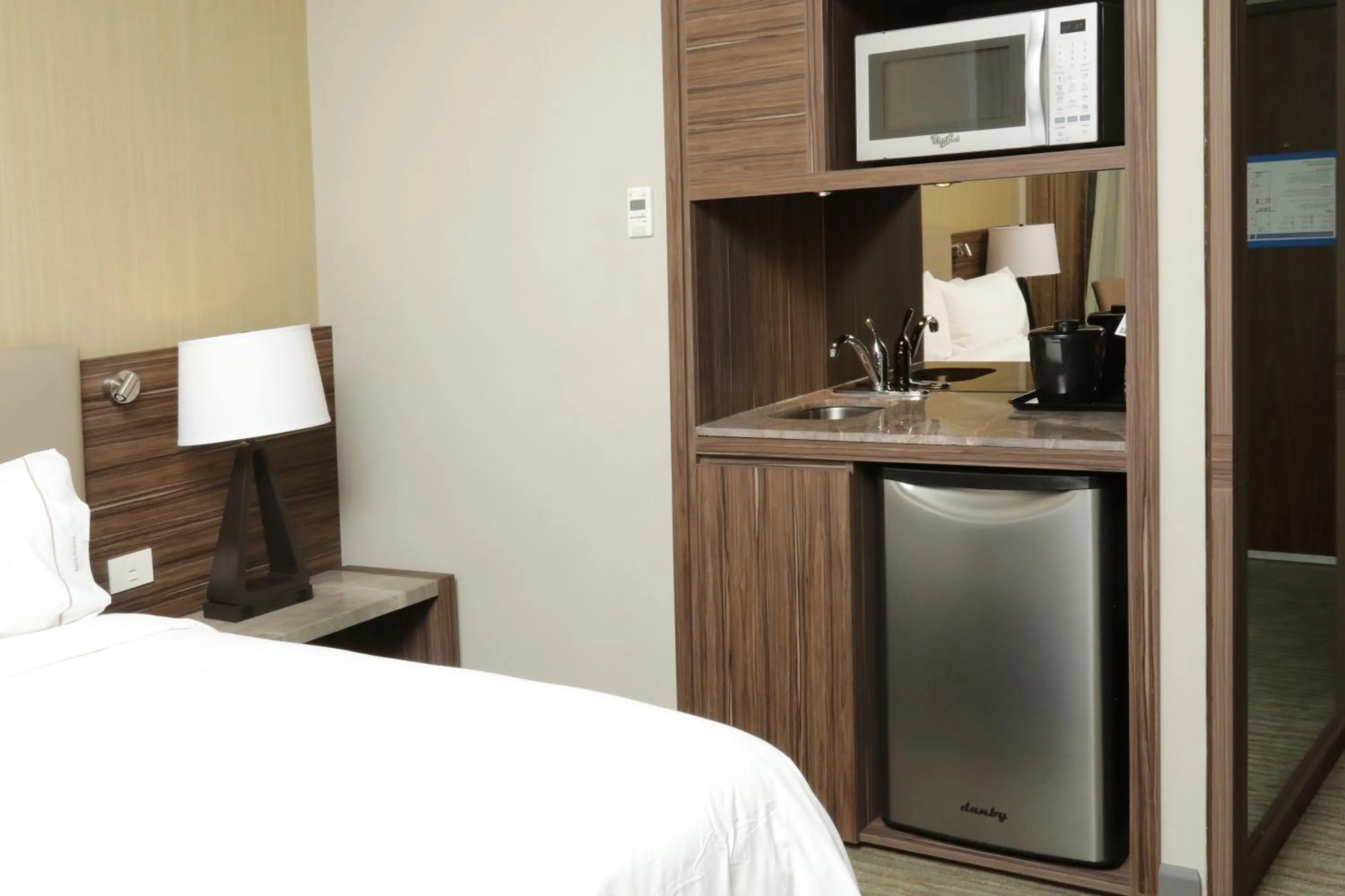 Photo of the whole room, Bed in Holiday Inn Express & Suites Monterrey Valle by IHG