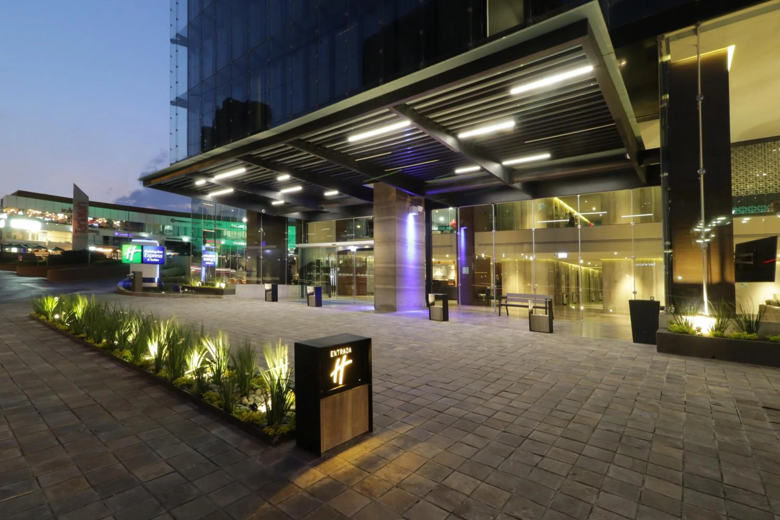 Property building in Holiday Inn Express & Suites Monterrey Valle by IHG