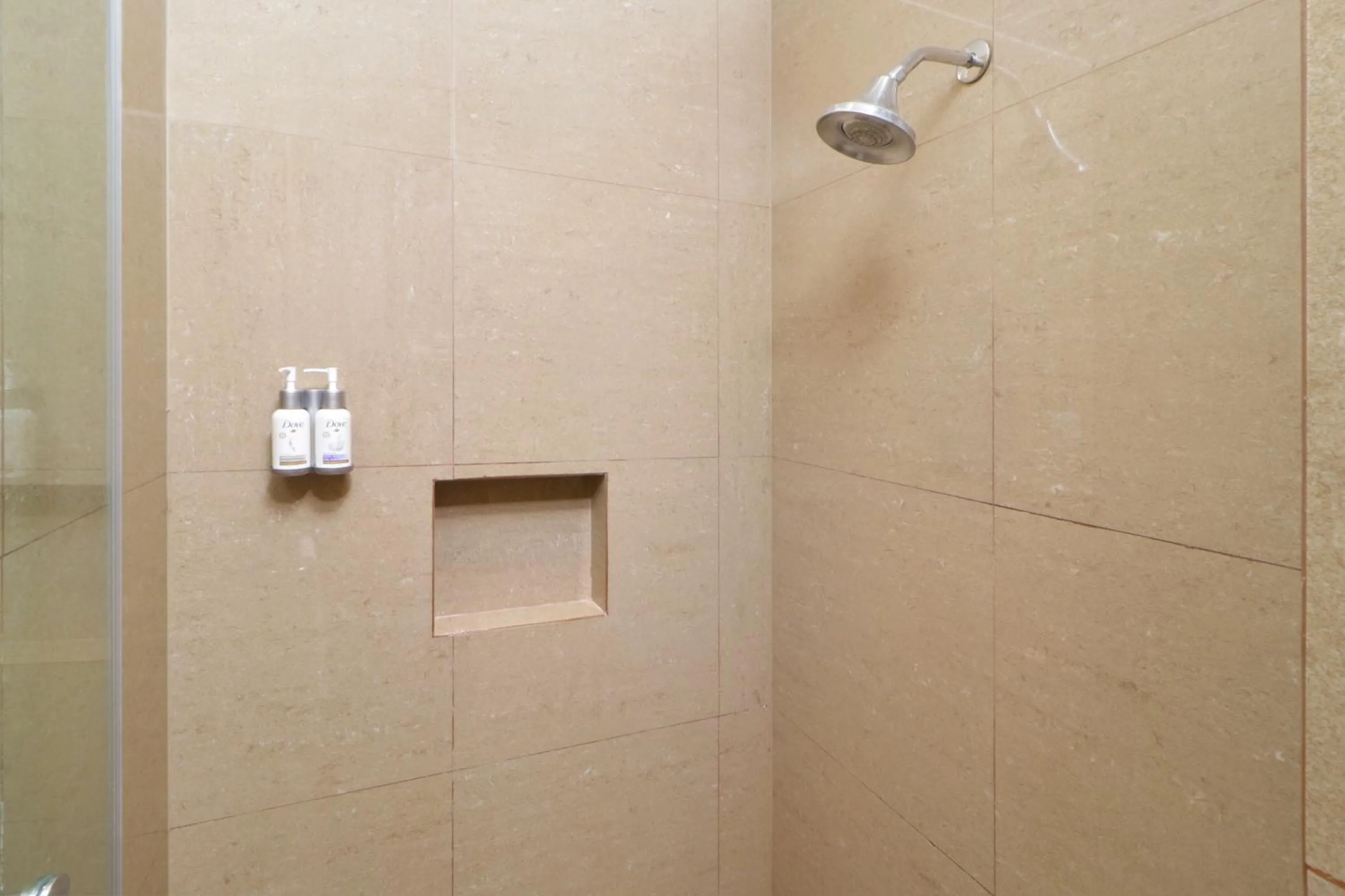 Shower in Holiday Inn Express & Suites Monterrey Valle by IHG