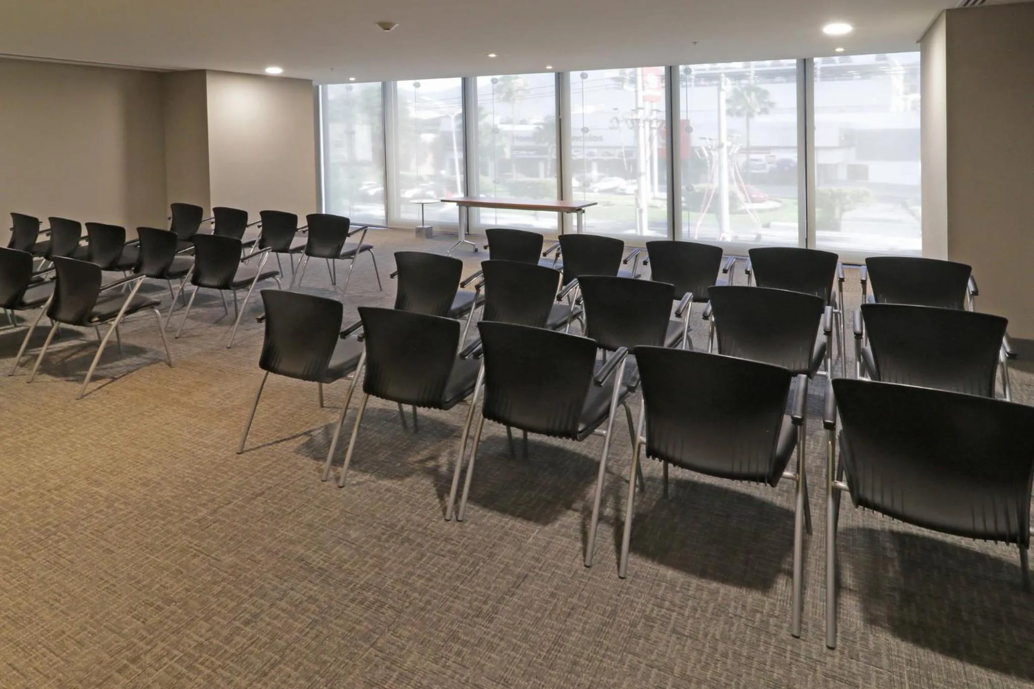 Meeting/conference room in Holiday Inn Express & Suites Monterrey Valle by IHG