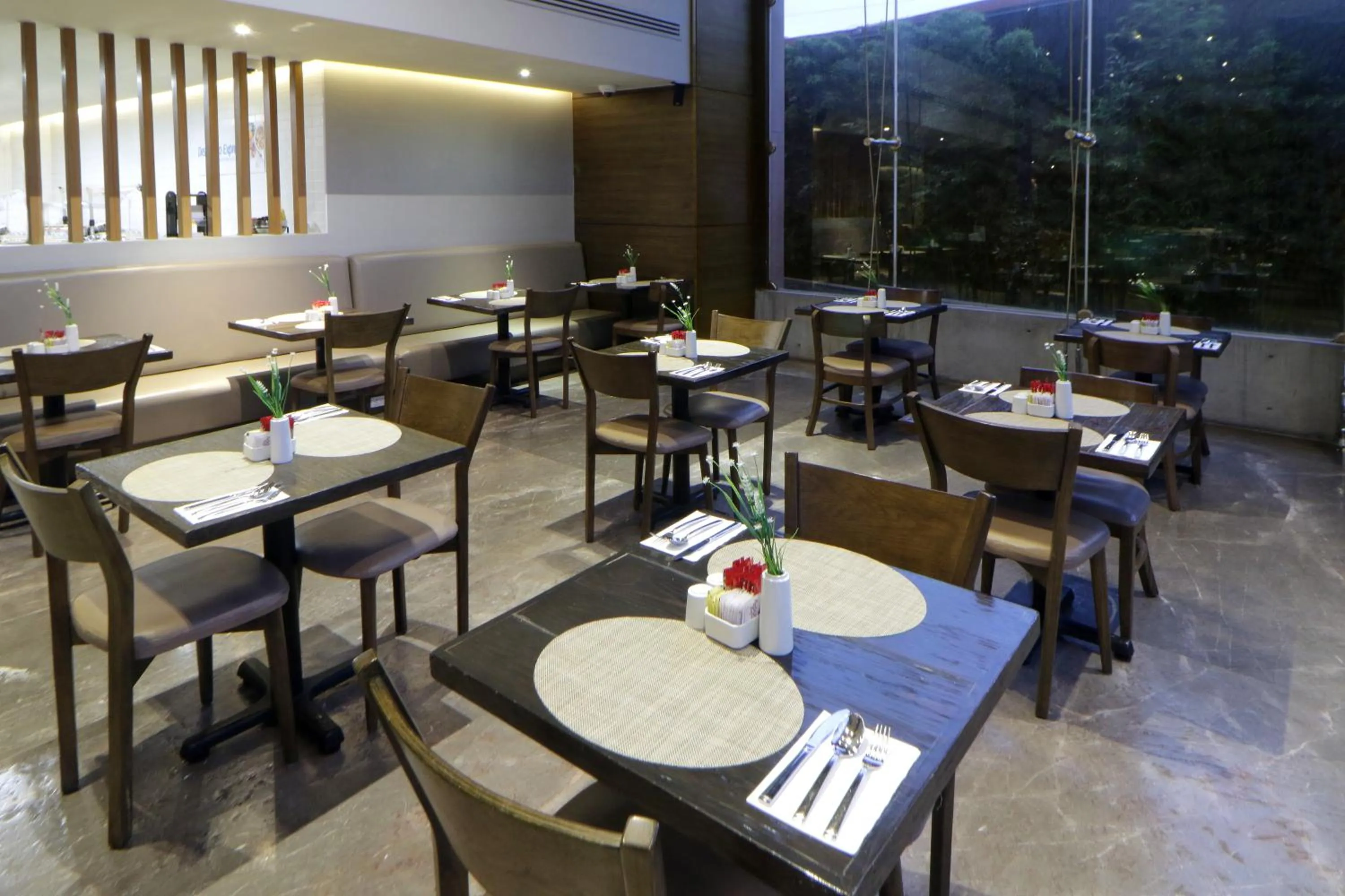 Restaurant/places to eat in Holiday Inn Express & Suites Monterrey Valle by IHG