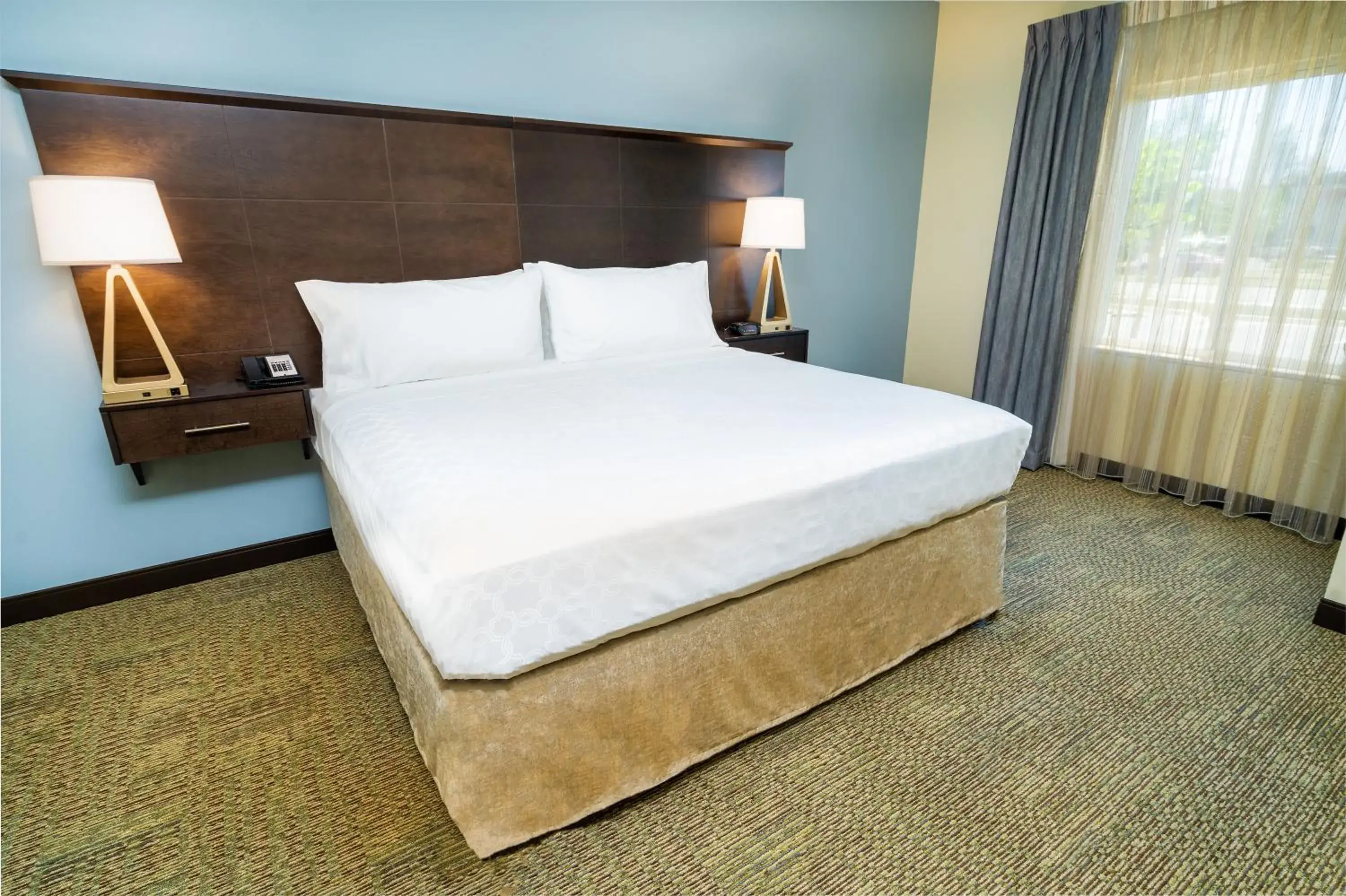 Bed in Staybridge Suites Corona South by IHG Bed in Staybridge Suites Corona South by IHG