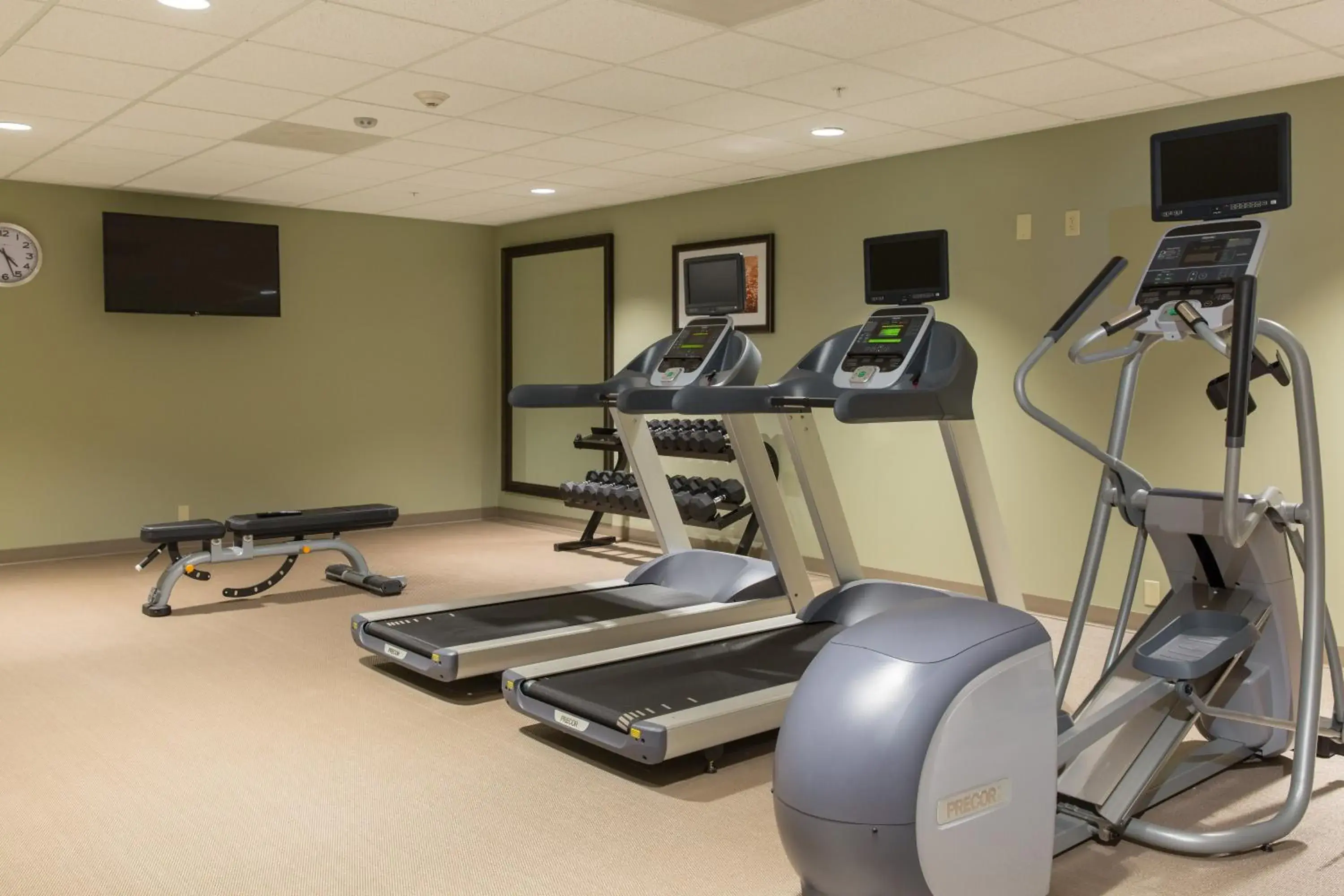Fitness centre/facilities in Staybridge Suites Corona South by IHG Fitness centre/facilities in Staybridge Suites Corona South by IHG