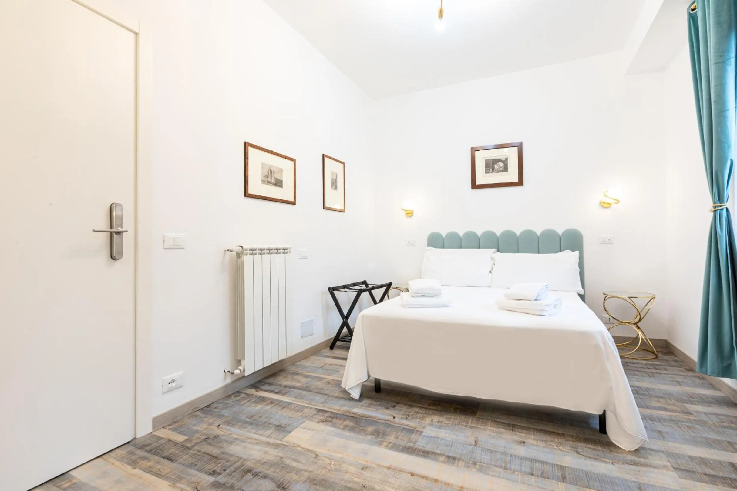 Photo of the whole room, Bed in Il Monastero Collection