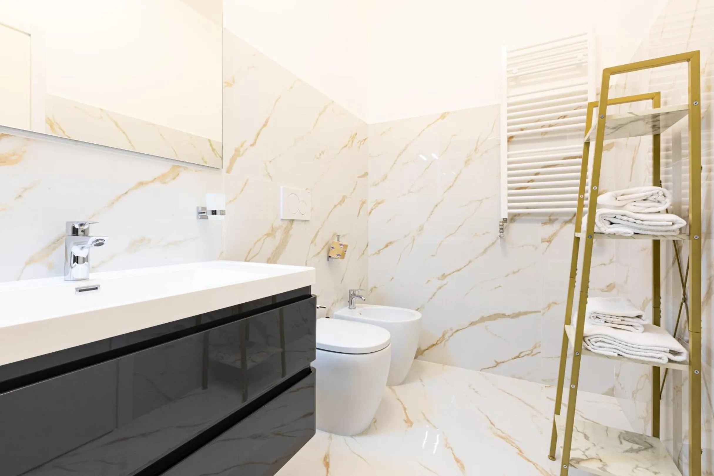 Shower in Il Monastero Collection