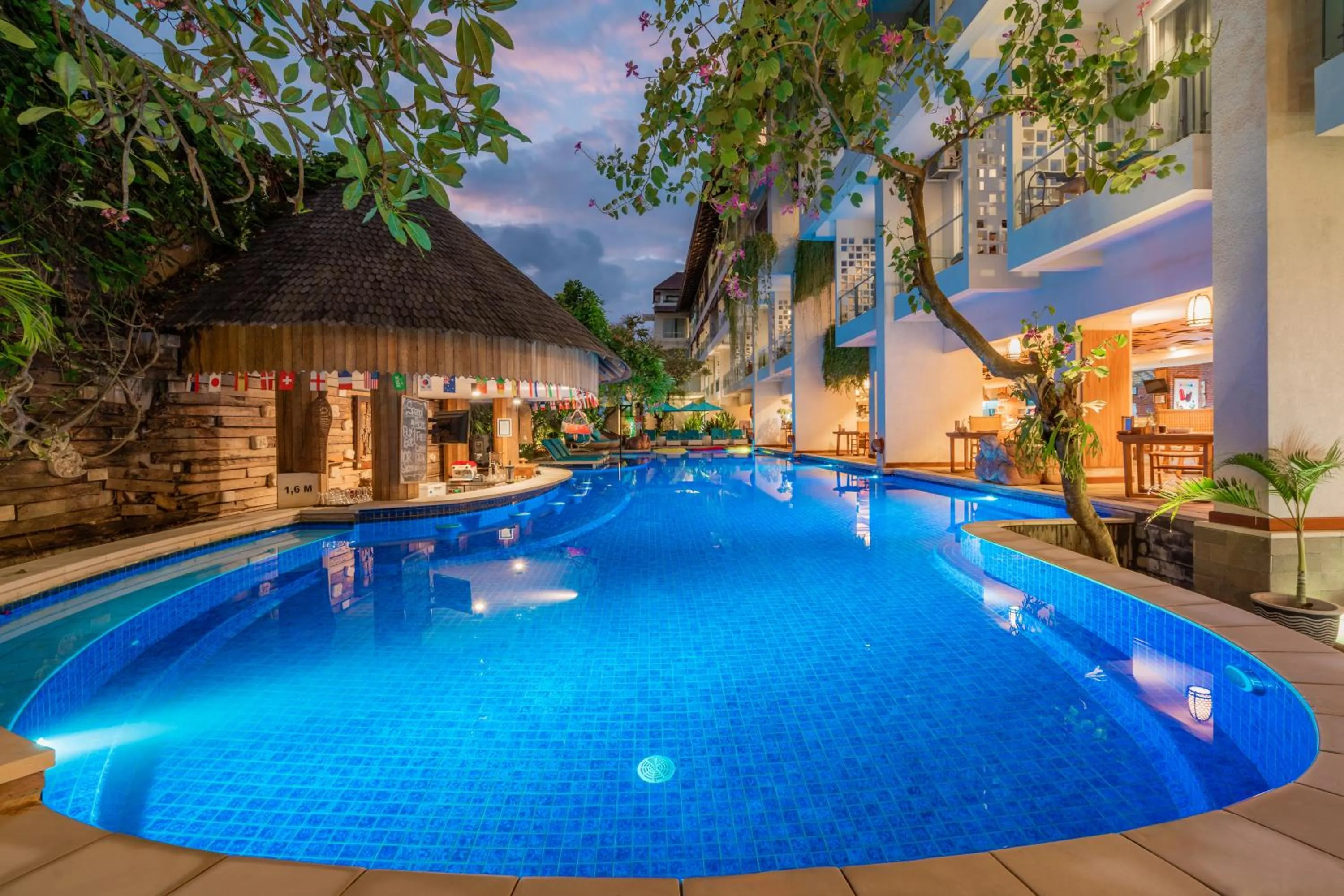 Swimming pool in Jimbaran Bay Beach Resort and Spa by Prabhu