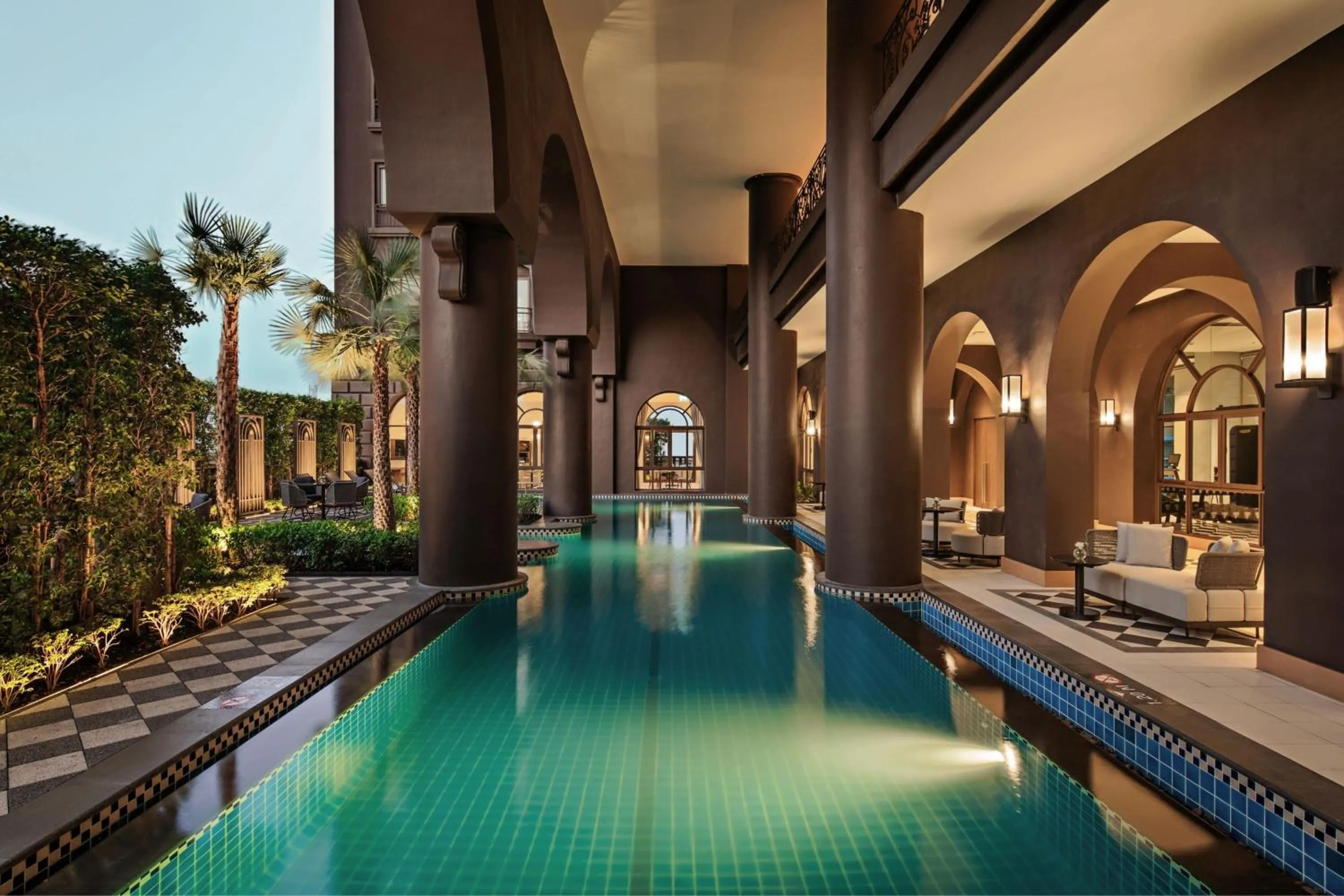 Swimming pool in Marriott Executive Apartments Bangkok, Sukhumvit 101