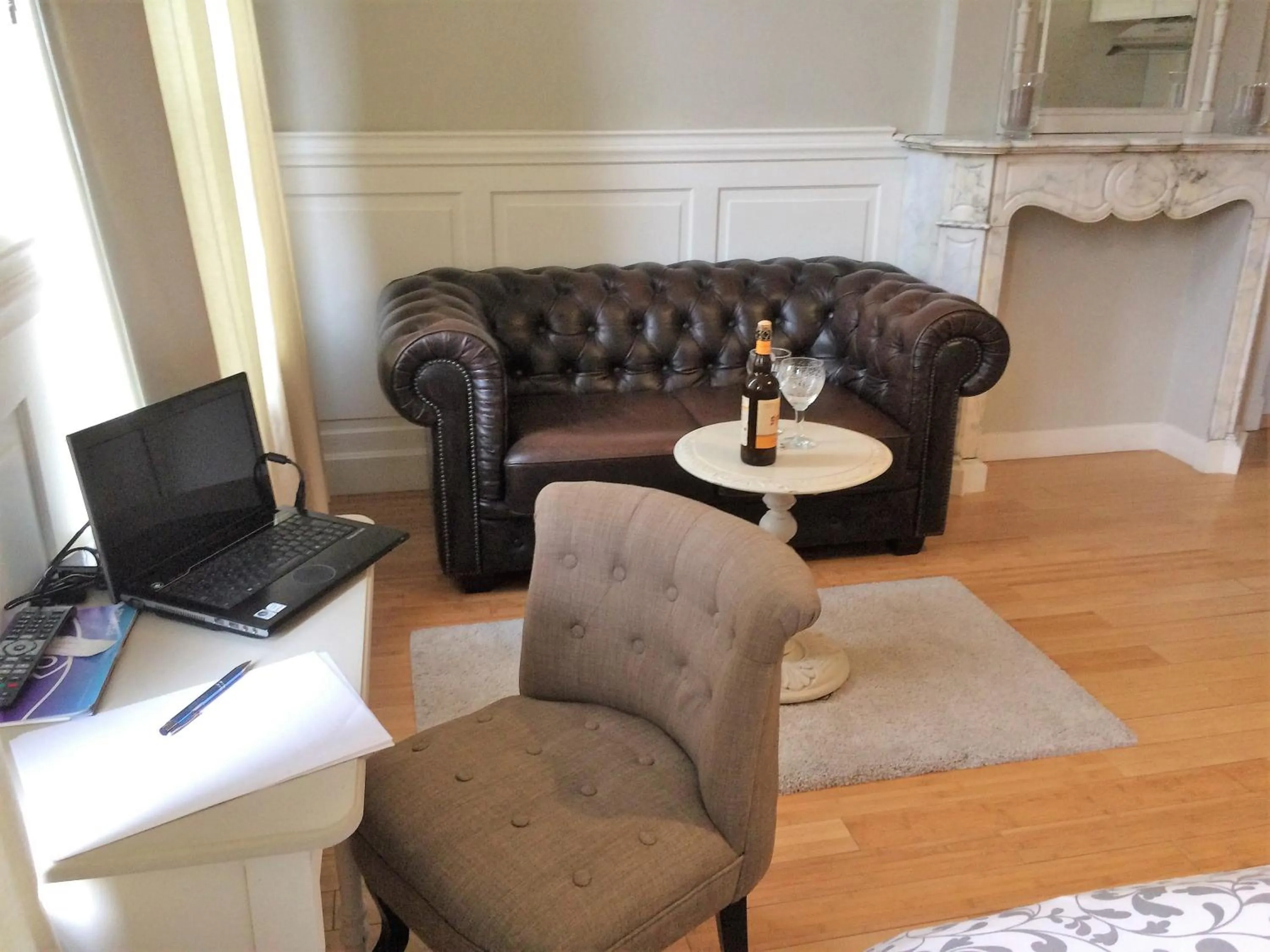 Library in Hotel Saint Georges